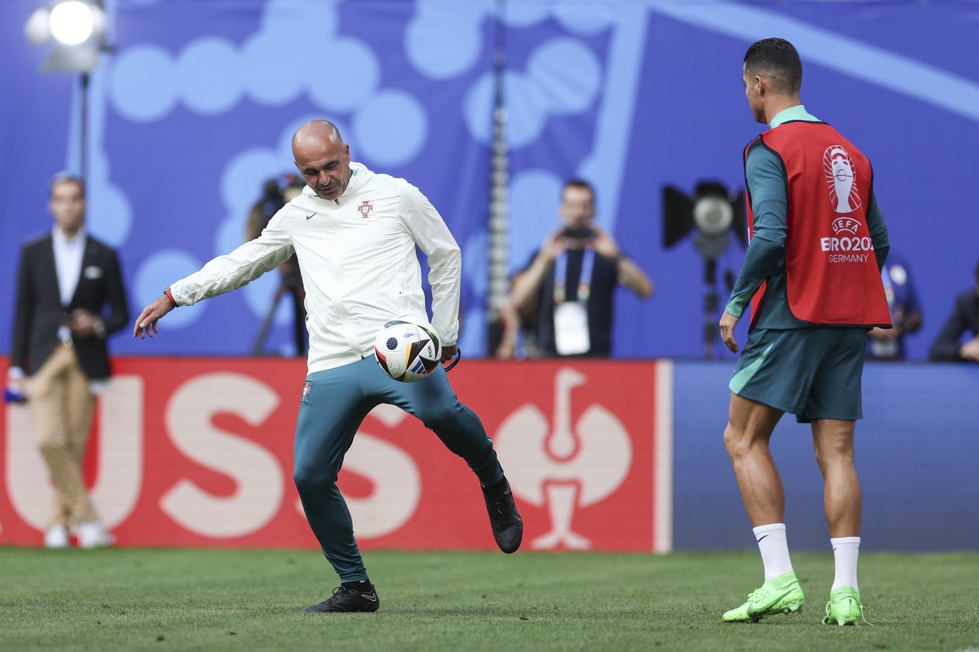 Portugal national soccer team head coach Roberto Martinez (L) and Cristiano Ronaldo (R) during a training session at Red Bull Arena in Leipzig, Germany, 17 June 2024. The Portuguese national soccer team will face tomorrow Czech Republic in the UEFA EURO 2024. MIGUEL A. LOPES/LUSA