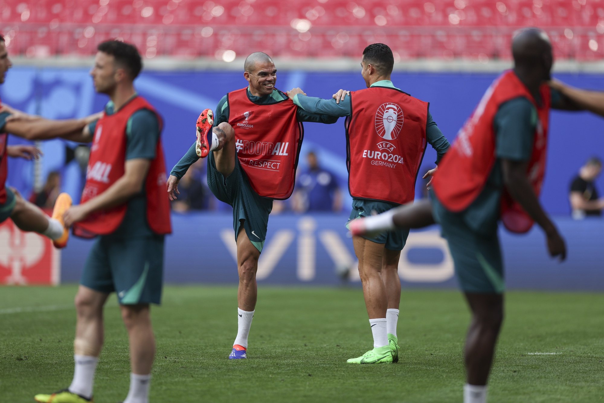 epa11418425 Portugal national soccer team players Pepe (L) and Cristiano Ronaldo (R) during a training session in Leipzig, Germany, 17 June 2024. The Portuguese national soccer team will face Czech Republic in a UEFA EURO 2024 Group F match on 18 June.  EPA/MIGUEL A. LOPES