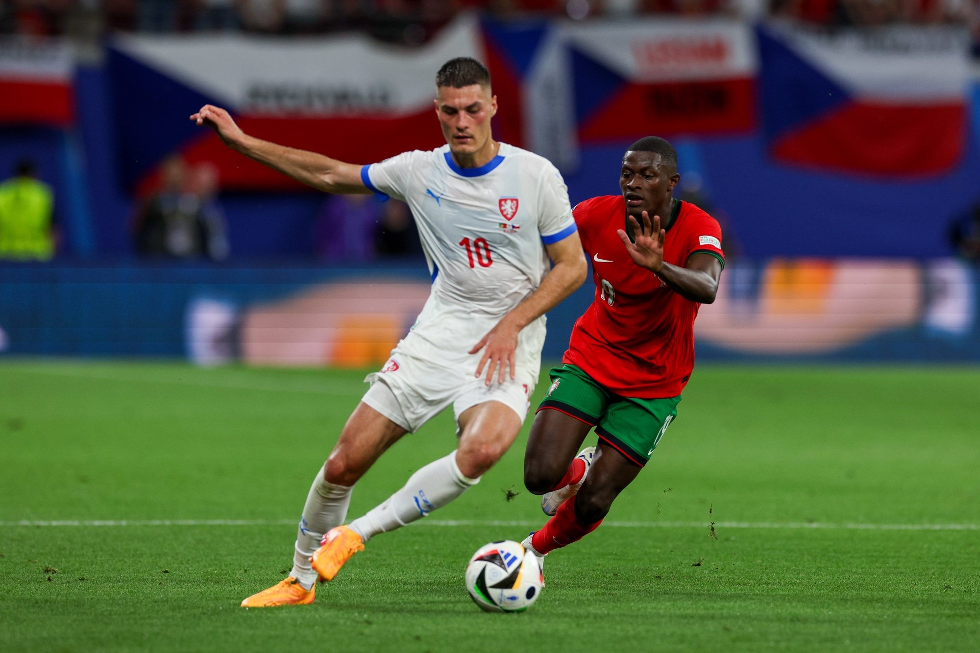 Portugal player Rafael Leao (R) in action with Czech Republic player Patrik Schick (L) during the UEFA EURO 2024 group F soccer match, in Leipzig, Germany, 18 June 2024. MIGUEL A. LOPES/LUSA
