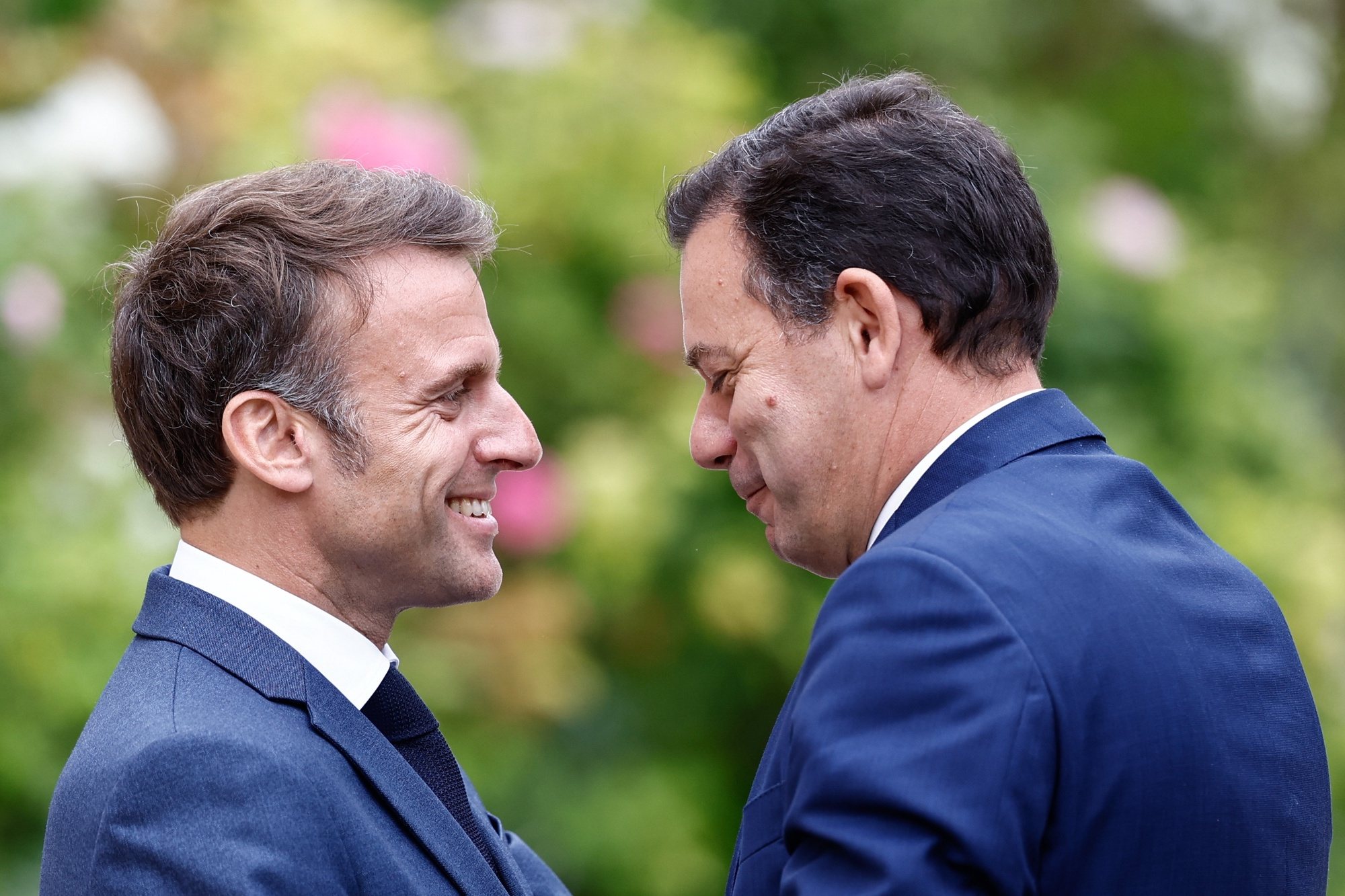 epa11422287 French President Emmanuel Macron (L) welcomes Portuguese Prime Minister Luis Montenegro before a working lunch at the Elysee Palace in Paris, France, 19 June 2024. According to the Elysee Palace press release, the two leaders&#039; meeting focused on the strategic agenda of the European Union ahead of the European Council on 27 and 28 June, as well as international issues, such as the situation in Ukraine and the Middle East.  EPA/MOHAMMED BADRA