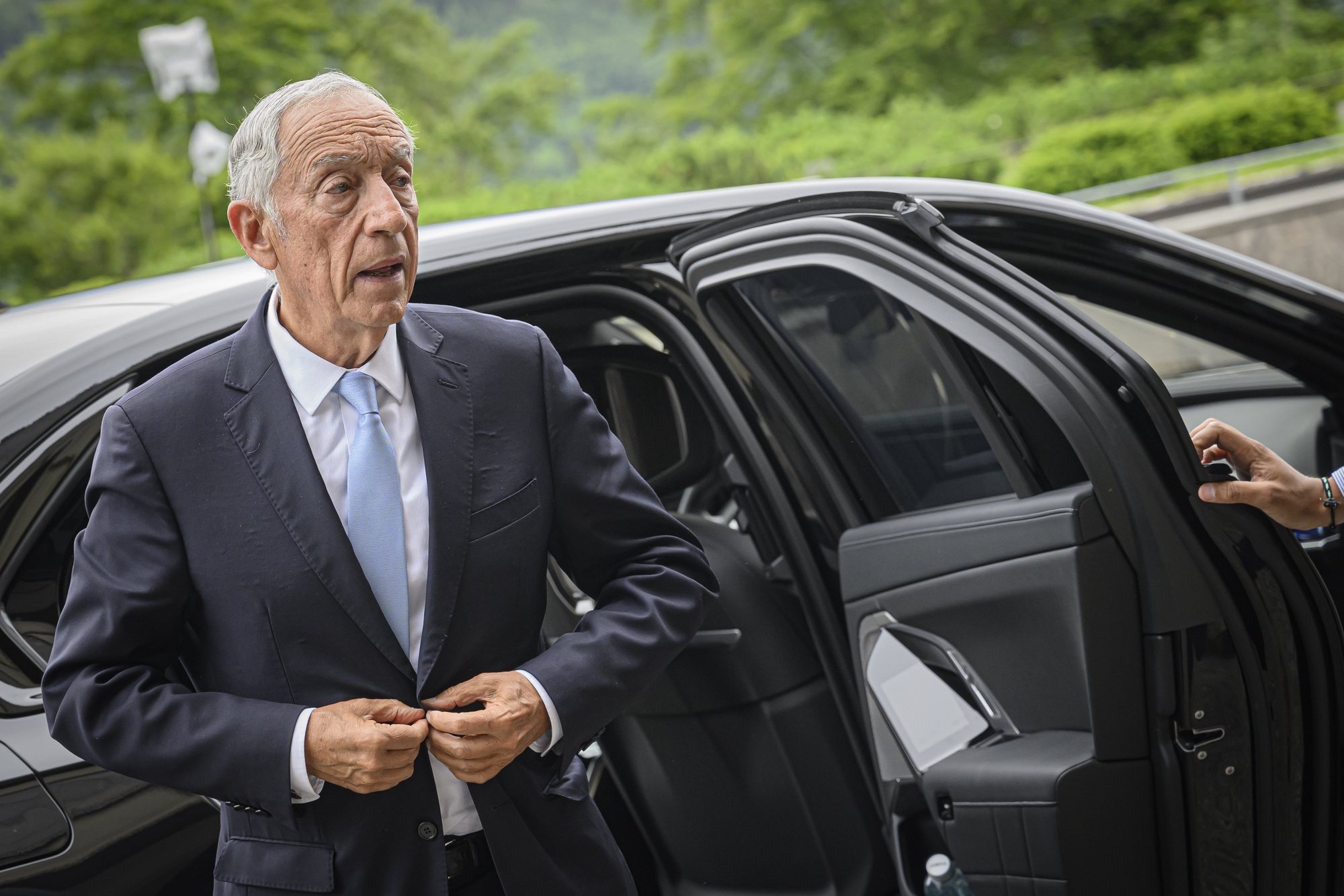 epa11412106 President of Portugal Marcelo Rebelo de Sousa arrives to attend the Summit on Peace in Ukraine, in Stansstad near Lucerne, Switzerland, 15 June 2024. International heads of state gather on 15 and 16 June at the Buergenstock Resort in central Switzerland for the two-day Summit on Peace in Ukraine.  EPA/URS FLUEELER / POOL                       EDITORIAL USE ONLY  EDITORIAL USE ONLY