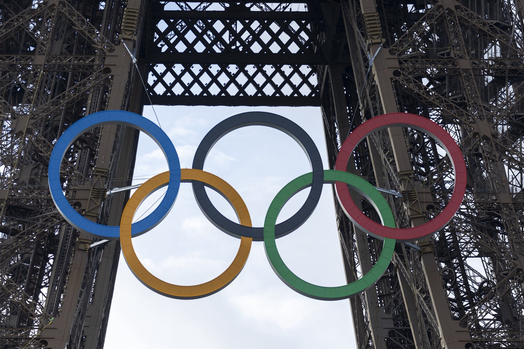 epa11417313 The Olympic Rings are attached to the landmark Eiffel Tower during the Rehearsal of the Opening Ceremony of the 2024 Paris Olympic Games on the Seine river, in Paris, France, 17 June 2024. The Olympic Games in the French capital will take place from 26 July to 11 August 2024.  EPA/ANDRE PAIN