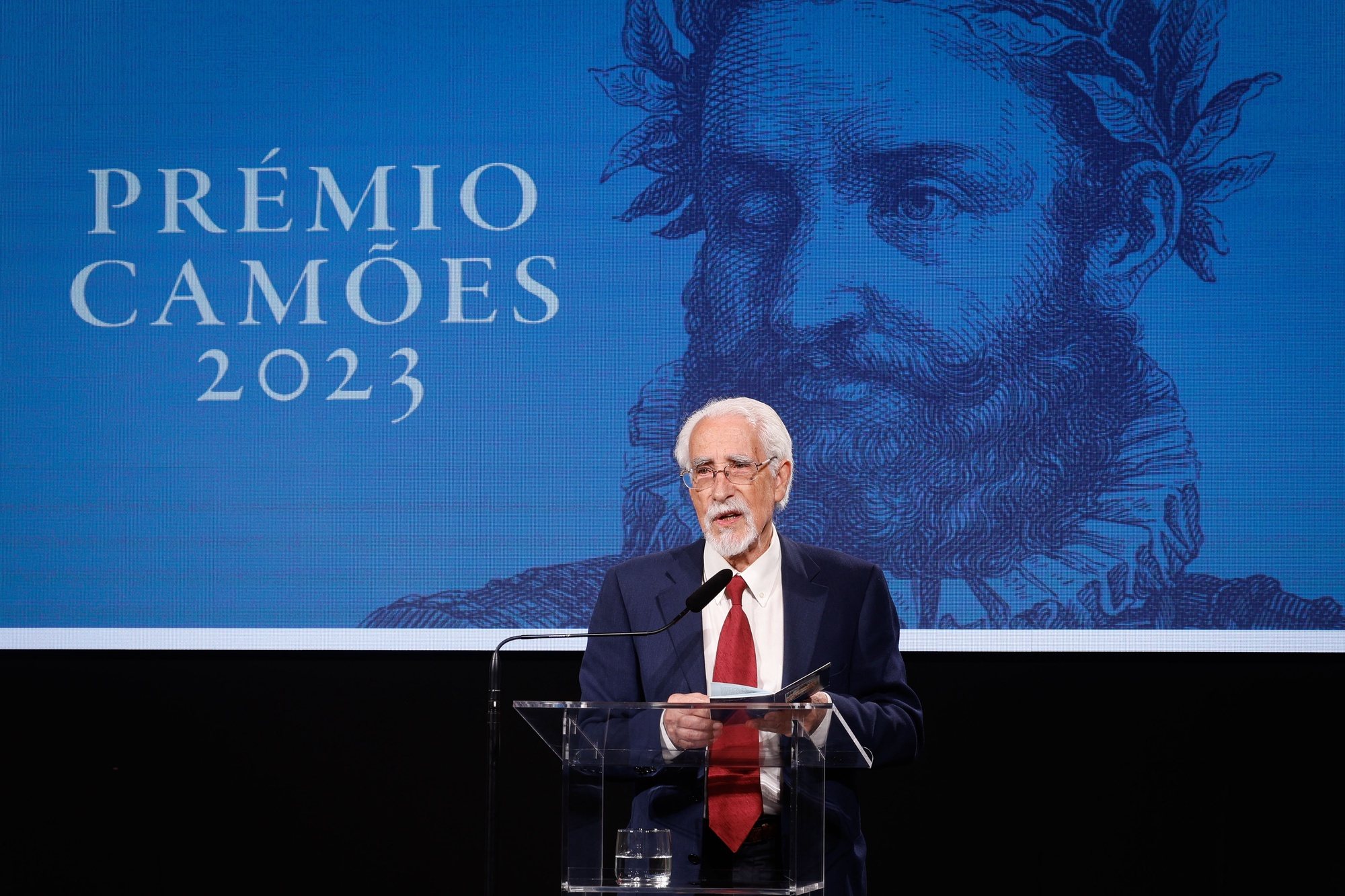 O ensaísta João Barrento, vencedor do Prémio Camões 2023, intervém na cerimónia de entrega do galardão, no Mosteiro dos Jerónimos, em Lisboa, 20 de junho de 2024. ANTÓNIO PEDRO SANTOS/LUSA