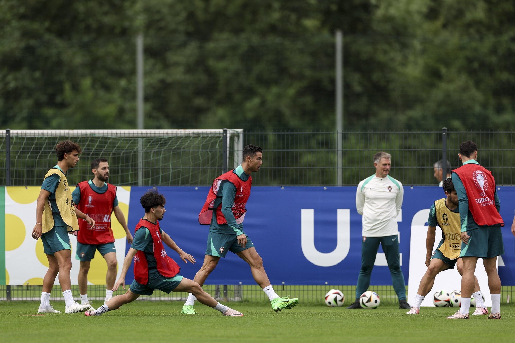 Portugal national soccer player Cristiano Ronaldo (C-L) during a training session in Marienfeld, Harsewinkel, Germany, 21 June 2024. The Portuguese national soccer team is based in Marienfeld, Harsewinkel during the UEFA EURO 2024. MIGUEL A. LOPES/LUSA