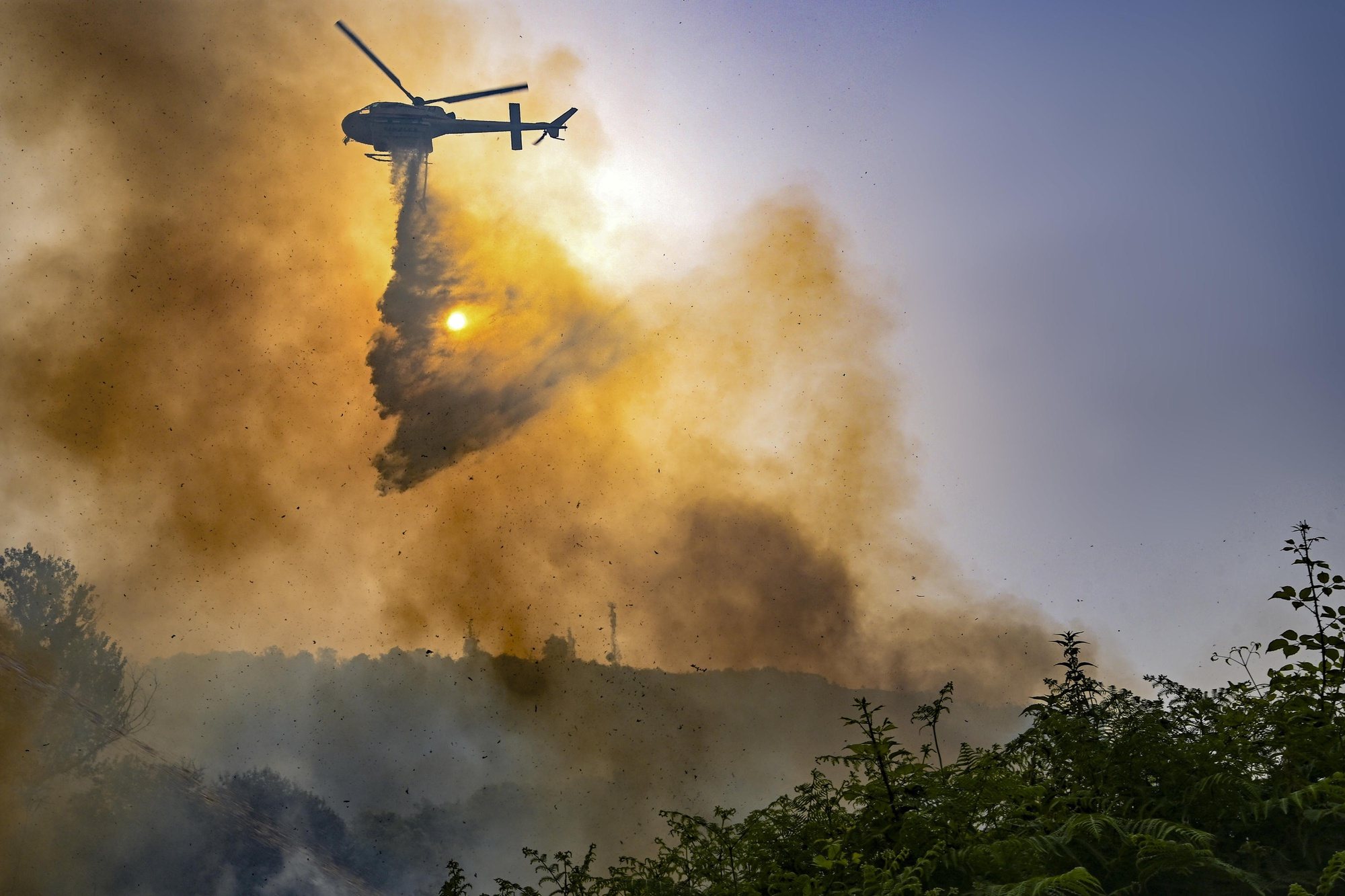 epa11425072 A firefighting aircraft arrives to put out the forest fire in the Camaldoli area, Naples, Italy, 20 June 2024. The wildfire fire that broke out in the Camaldoli district late on 19 June left several quarters of Naples, including the historic center, blanketed in dust. Mayor Gaetano Manfredi said the blaze was &#039;probably arson&#039;, as aircrafts continue to dump water on the fire in an attempt to quench the flames.  EPA/Ciro Fusco