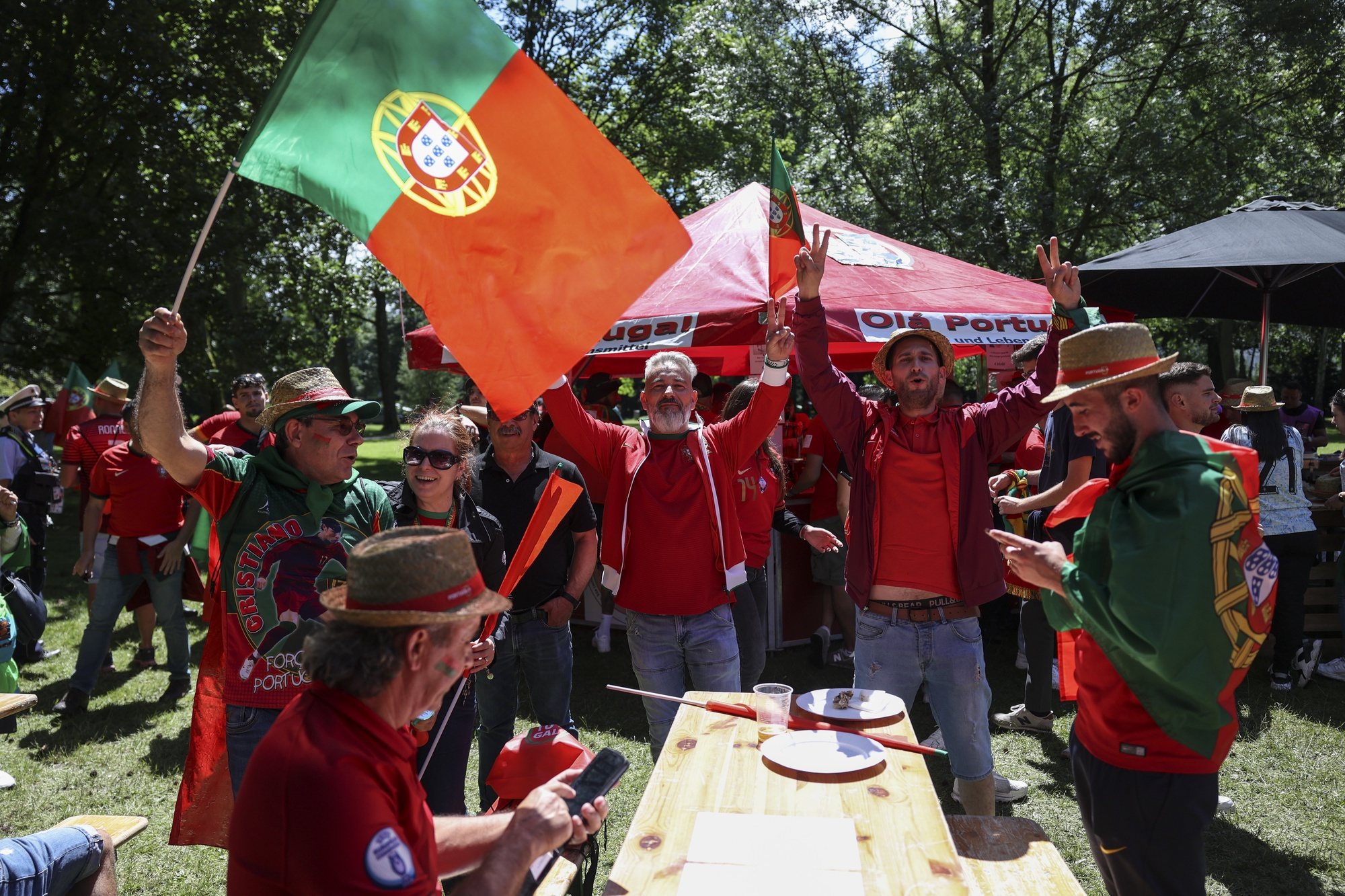 epa11430052 Portugal fans in Dortmund cheer before the UEFA EURO 2024 group F soccer match between Turkey and Portugal in Dortmund, Germany, 22 June 2024.  EPA/MIGUEL A. LOPES