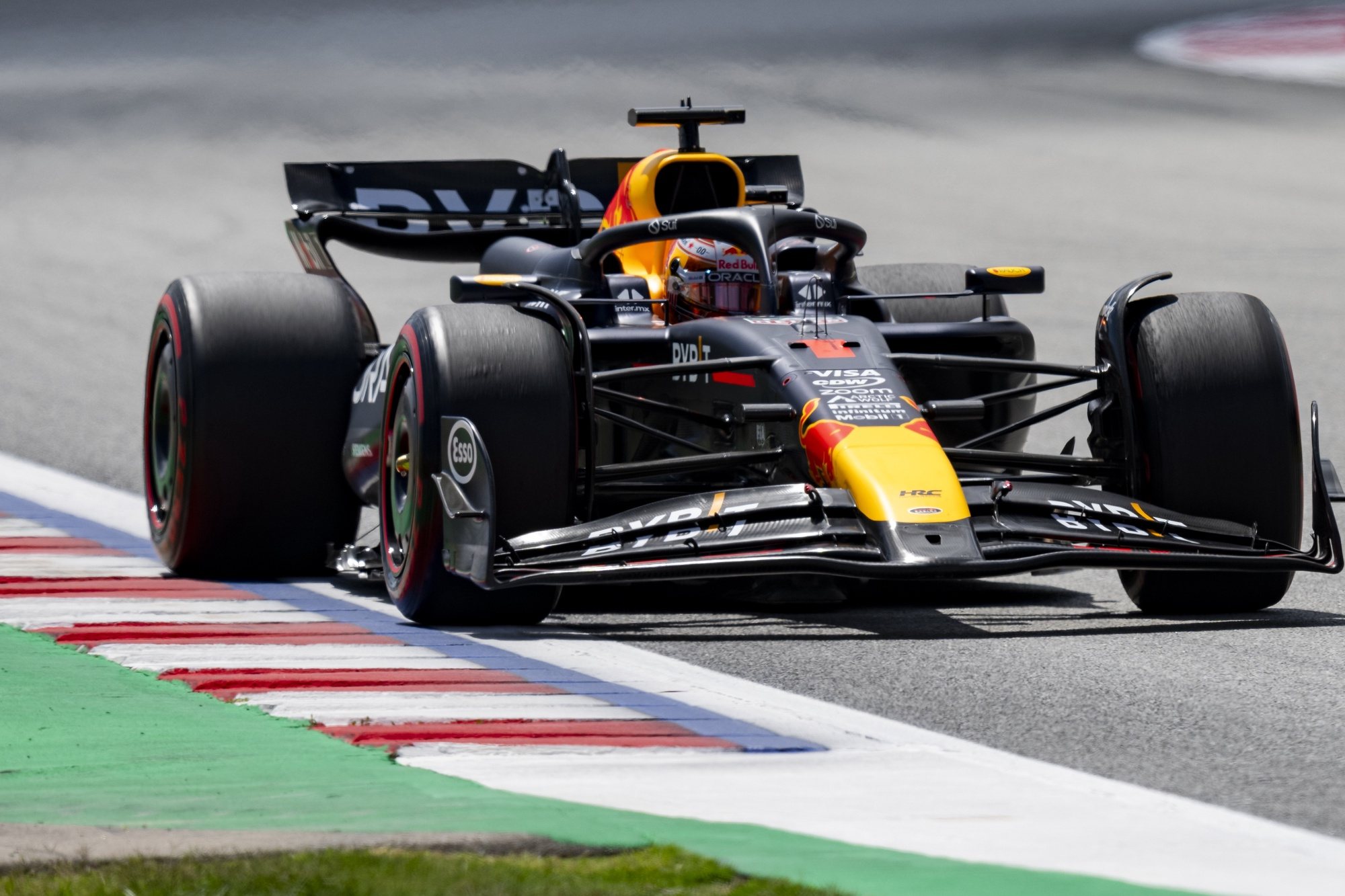 epa11432048 Red Bull Racing driver Max Verstappen of Netherlands competes during the Formula One Grand Prix of Spain at the Circuit de Barcelona-Catalunya racetrack circuit in Barcelona, Spain, 23 June 2024.  EPA/SIU WU