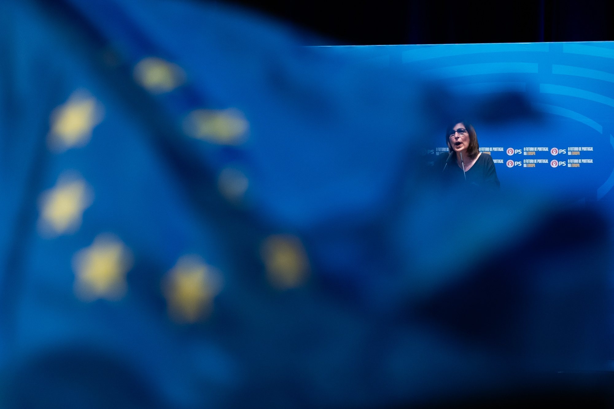 A terceira cabeça de lista do Partido Socialista (PS) às eleições europeias, Ana Catarina Mendes, usa da palavra durante um comício no Incrível Almadense, em Almada, 27 de maio de 2024. JOSÉ SENA GOULÃO/LUSA
