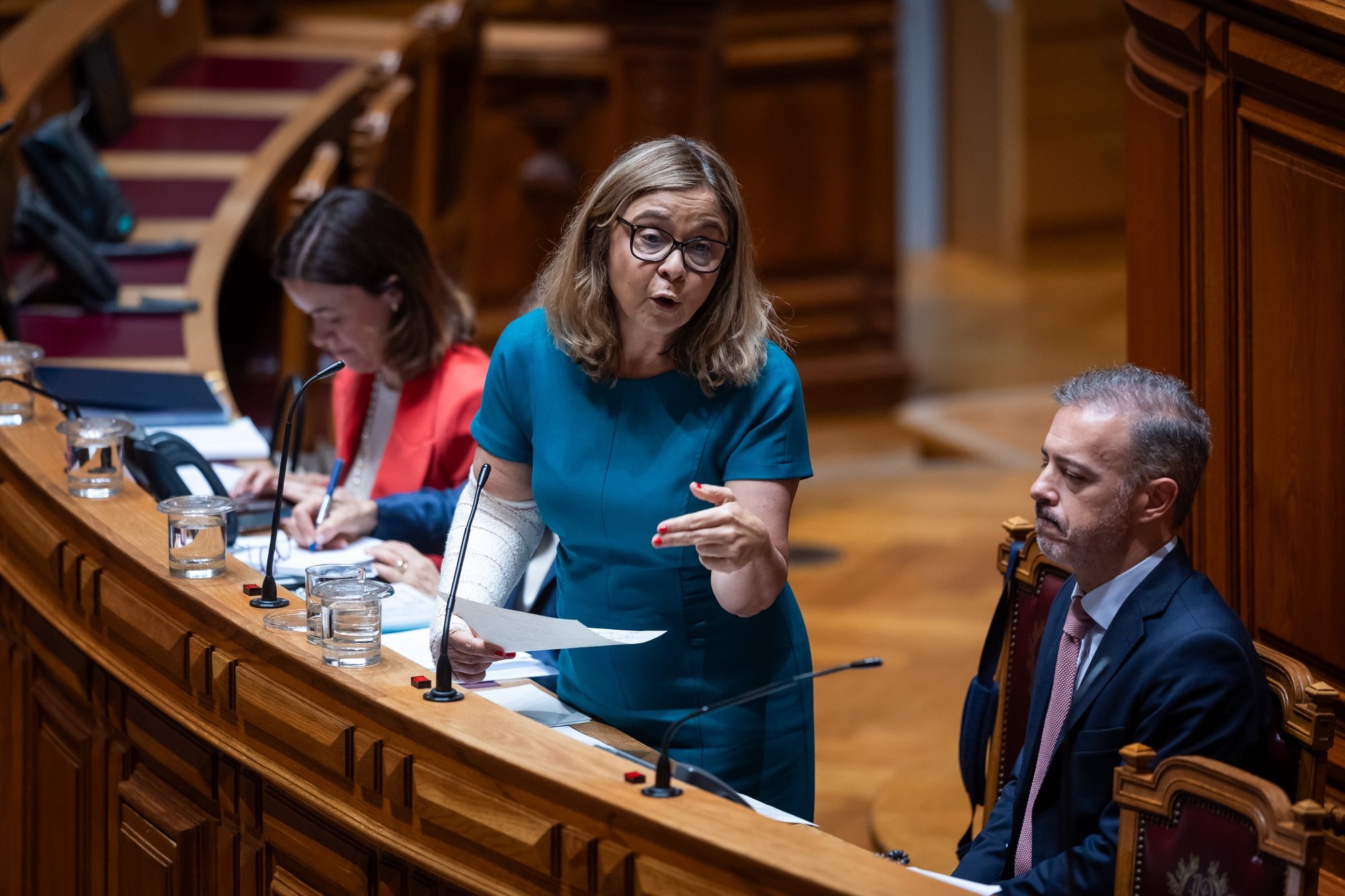 A minstra da Saúde, Ana Paula Martins, usa da palavra durante o debate “Um plano de emergência para o Plano de Emergência da Saúde apresentado pelo Governo”, na Assembleia da República, em Lisboa, 28 junho de 2024. JOSÉ SENA GOULÃO/LUSA