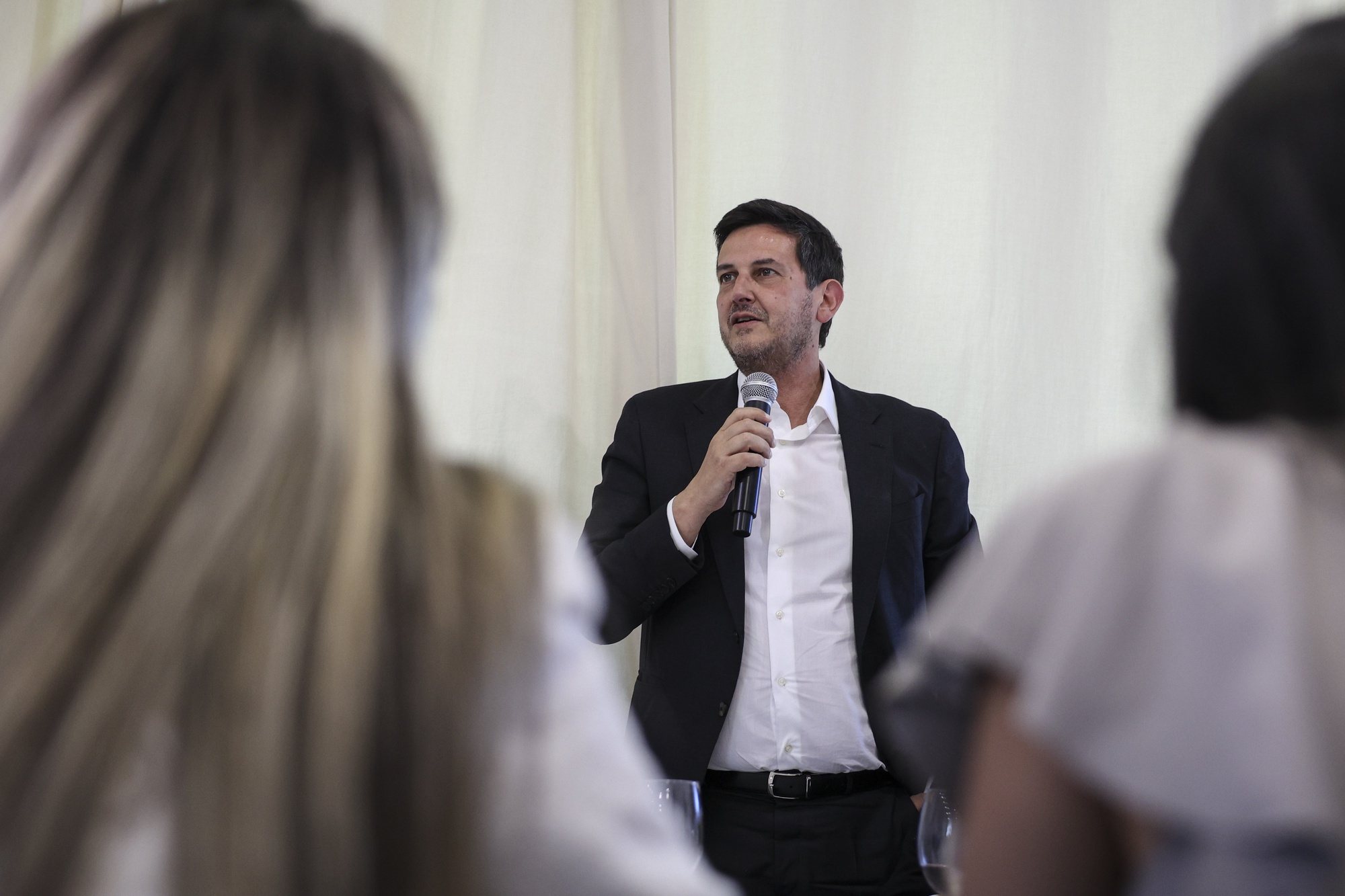 O presidente de Iniciativa Liberal (IL), Rui Rocha, intervém durante um almoço em Lisboa, 28 de maio de 2024. MIGUEL A. LOPES/LUSA