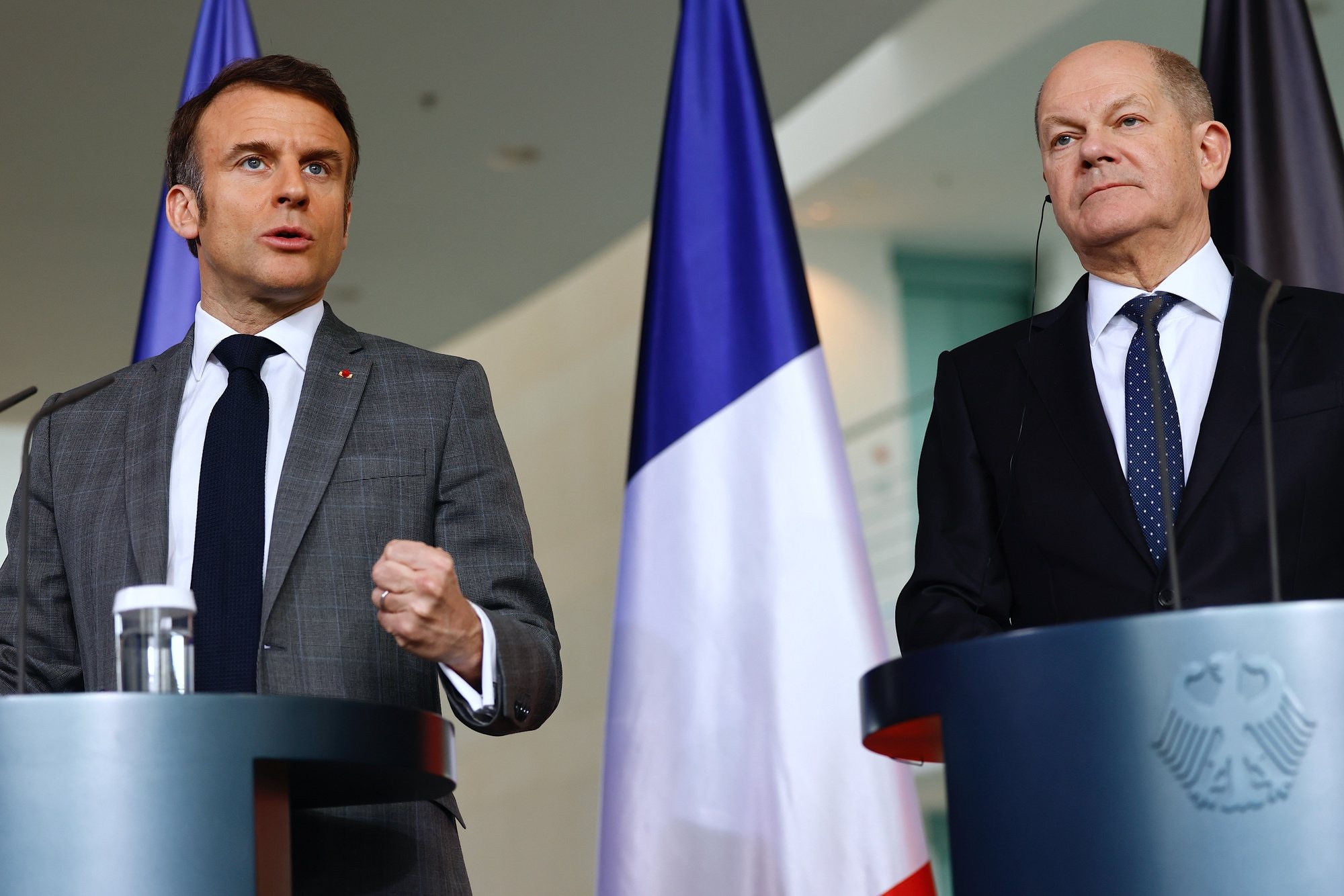 epa11222572 French President Emmanuel Macron (L) and German Chancellor Olaf Scholz attend a news conference at the Chancellery in Berlin, Germany, 15 March 2024. The leaders of the &#039;Weimar Triangle&#039; (France, Germany and Poland) meet to discuss assistance to Ukraine.  EPA/HANNIBAL HANSCHKE