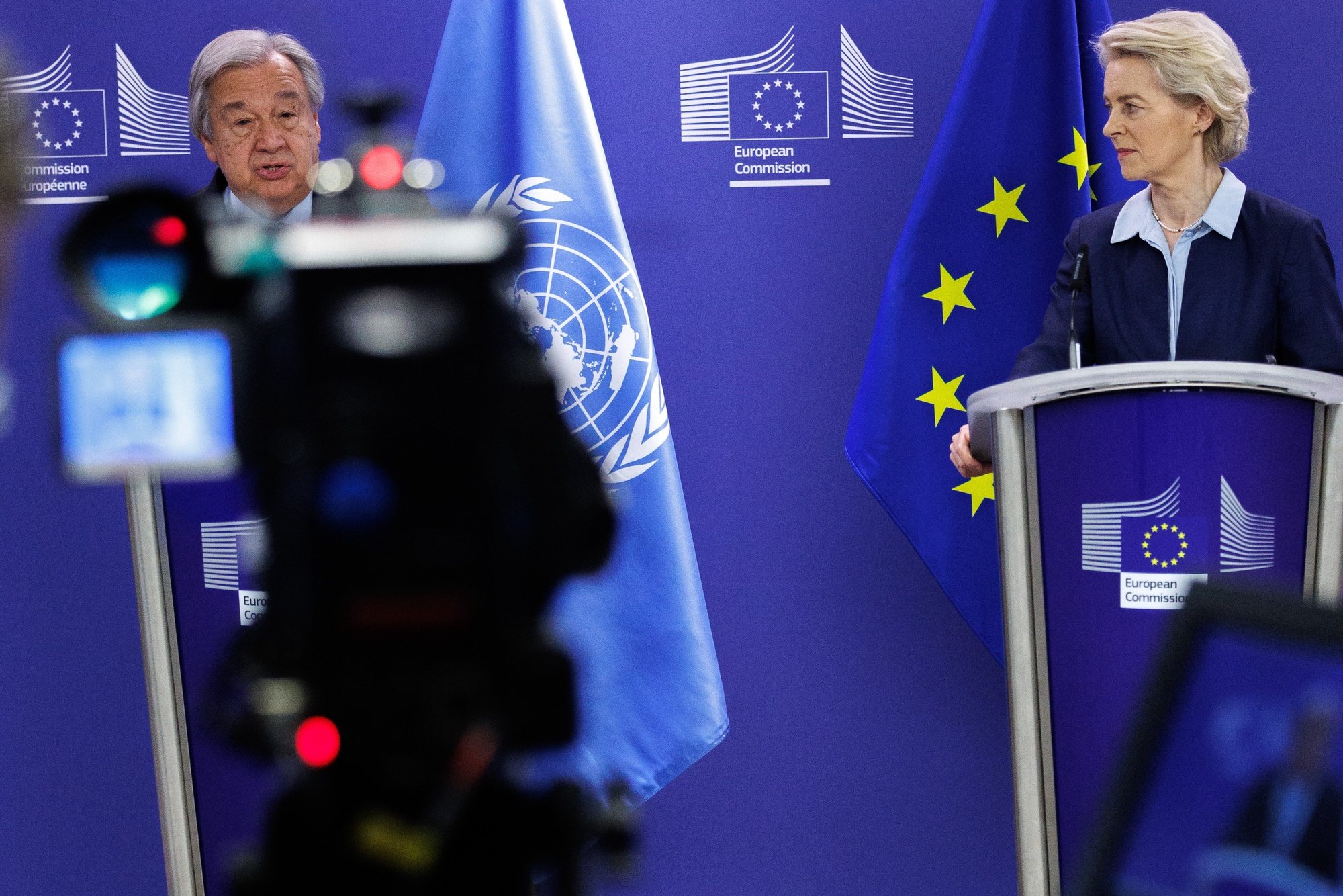 epa11231110 European Commission President Ursula von der Leyen (R) and United Nations Secretary-General Antonio Guterres (L) speak to the press on the sidelines of a working lunch at the European Commission headquarters in Brussels, Belgium, 20 March 2024.  EPA/OLIVIER MATTHYS