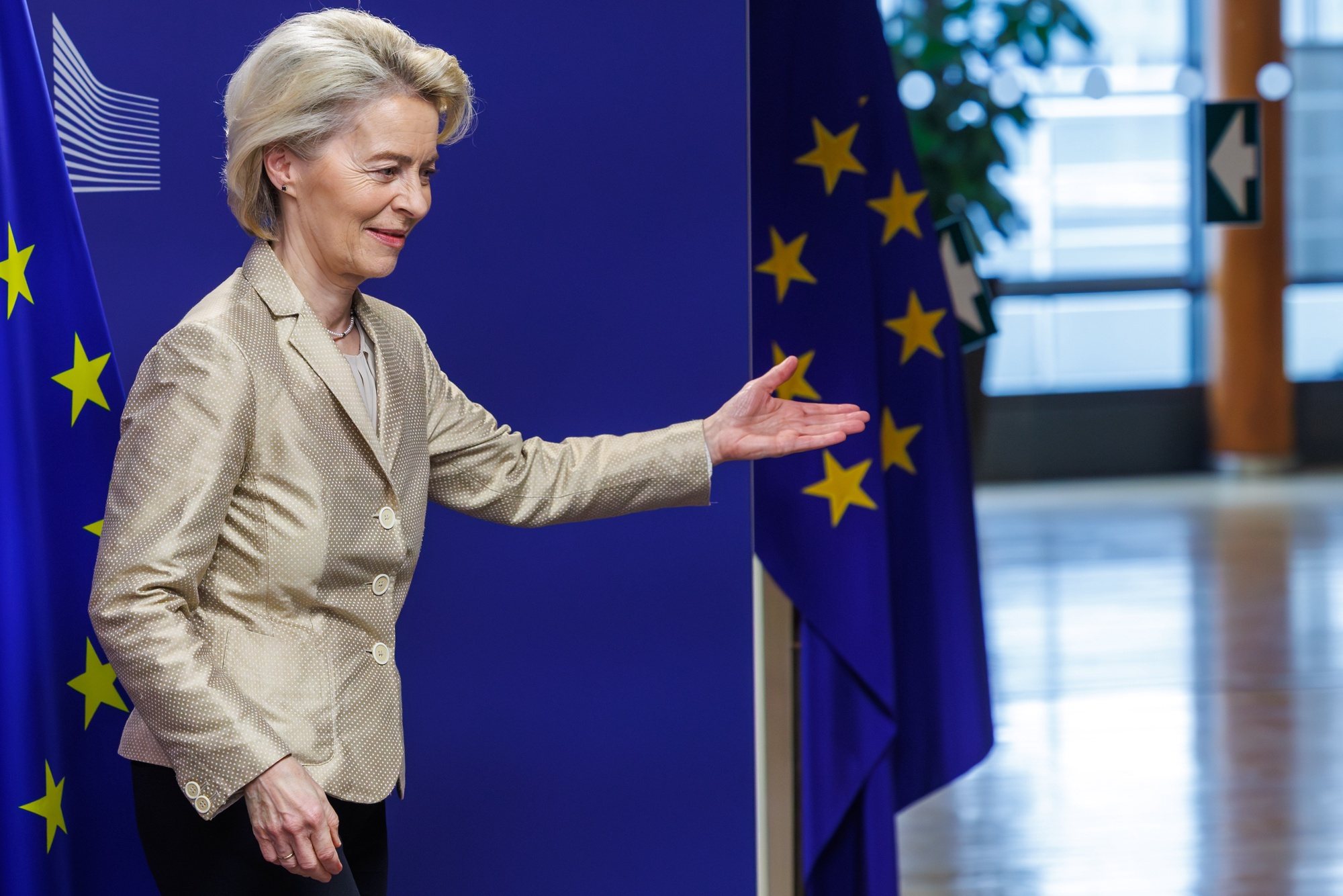 epa11272331 European Commission President Ursula von der Leyen (R) shows the way to her office to Ireland&#039;s taoiseach during his visit to the EU institutions, at the European Parliament in Brussels, Belgium, 11 April 2024.  EPA/OLIVIER MATTHYS