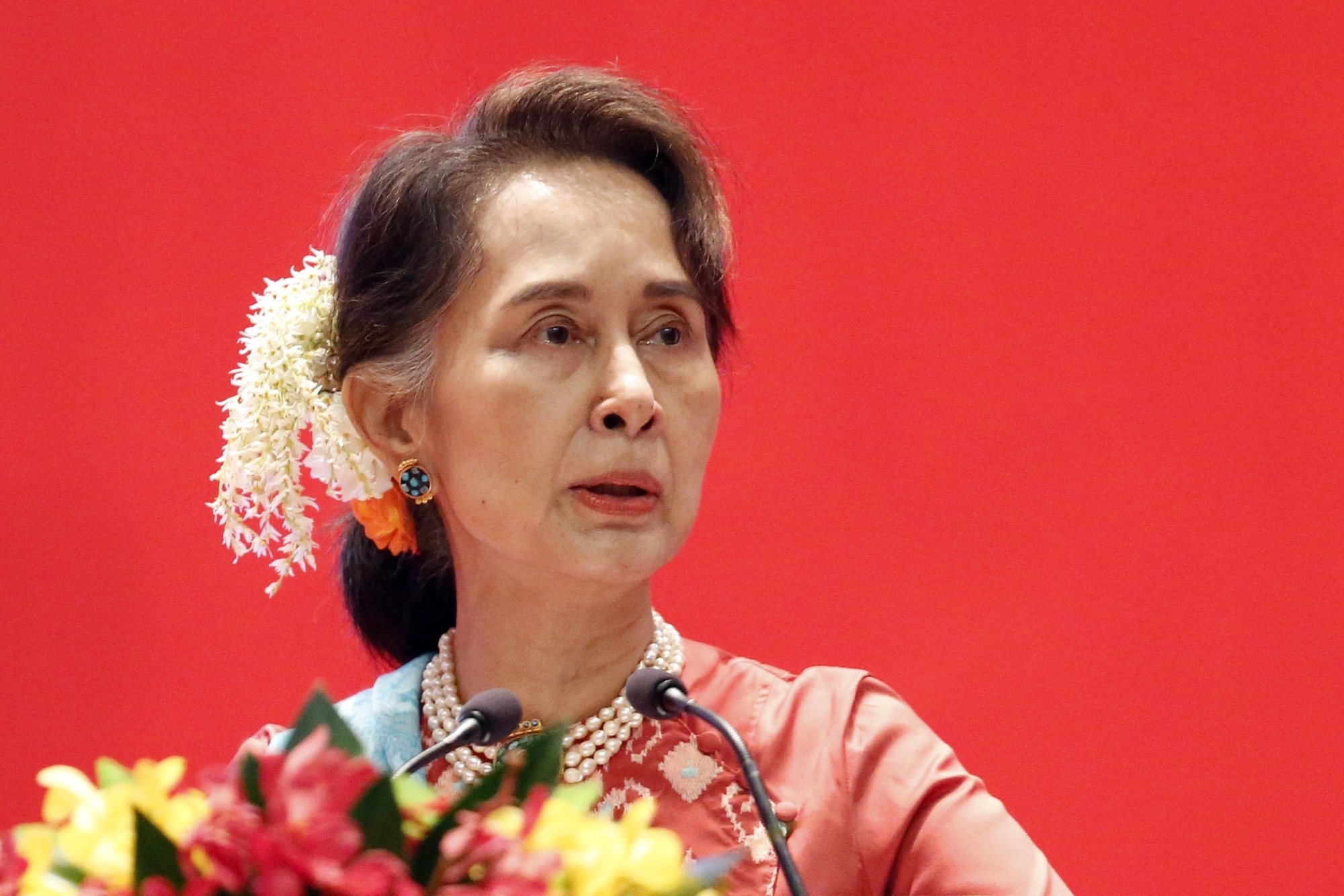 epa11283563 (FILE) - Myanmar State Counselor Aung San Suu Kyi speaks during the opening ceremony of Invest Myanmar Summit 2019 at the Myanmar International Convention Centre (MICC) in Naypyitaw, Myanmar, 28 January 2019 (reissued 17 April 2024). Myanmar&#039;s jailed former leader Aung San Suu Kyi was moved from prison to house arrest on 17 April 2024, according to the military junta.  EPA/HEIN HTET