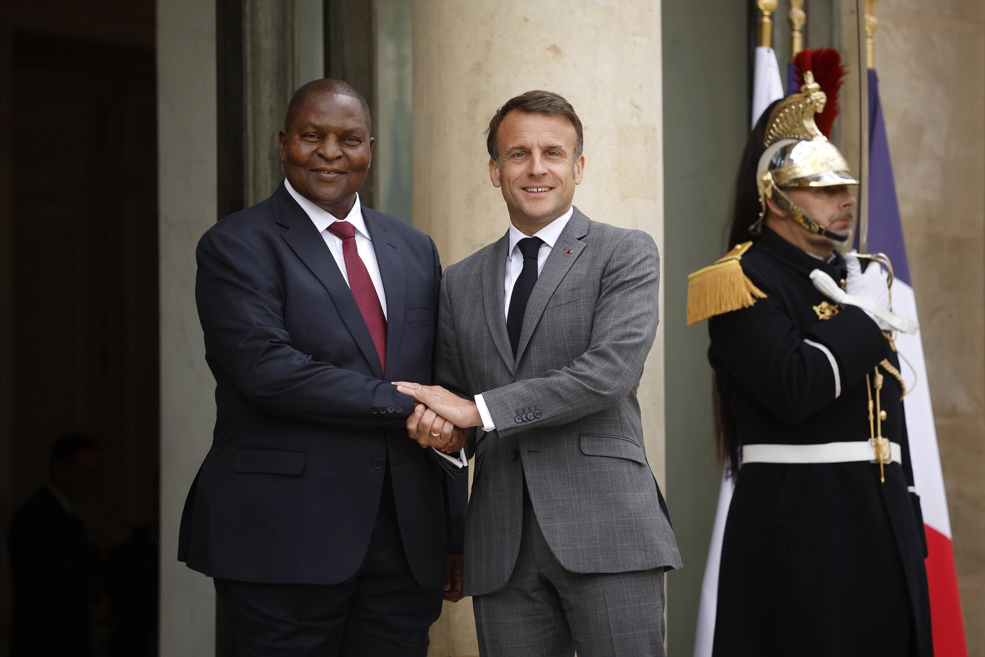 epa11284037 French President Emmanuel Macron (C) welcomes Central African Republic (CAR) President Faustin-Archange Touadera (L) upon his arrival before a working lunch at the Elysee Palace in Paris, France, 17 April 2024. Macron received Central African President Touadera at the Elysee to discuss the situation in the Central African Republic, in the region as well as different aspects of their bilateral relations, according to an Elysee press release.  EPA/YOAN VALAT