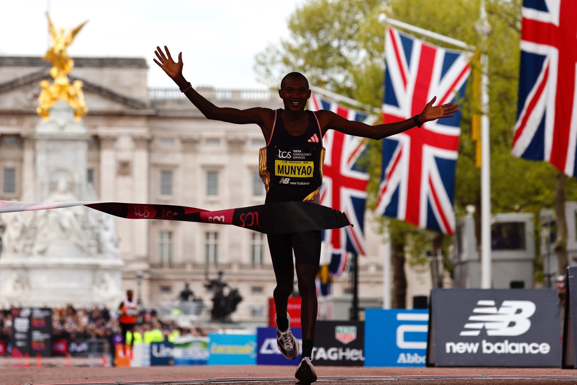 epa11291577 Kenya’s Alexander Mutiso Munyao finishes first in the elite men’s race of the London Marathon in London, Britain, 21 Apr 2024. Taking place since 1981, the London Marathon is one of the most popular marathons in the world, with a record number of 65,725 people registered to run in 2024.  EPA/TOLGA AKMEN