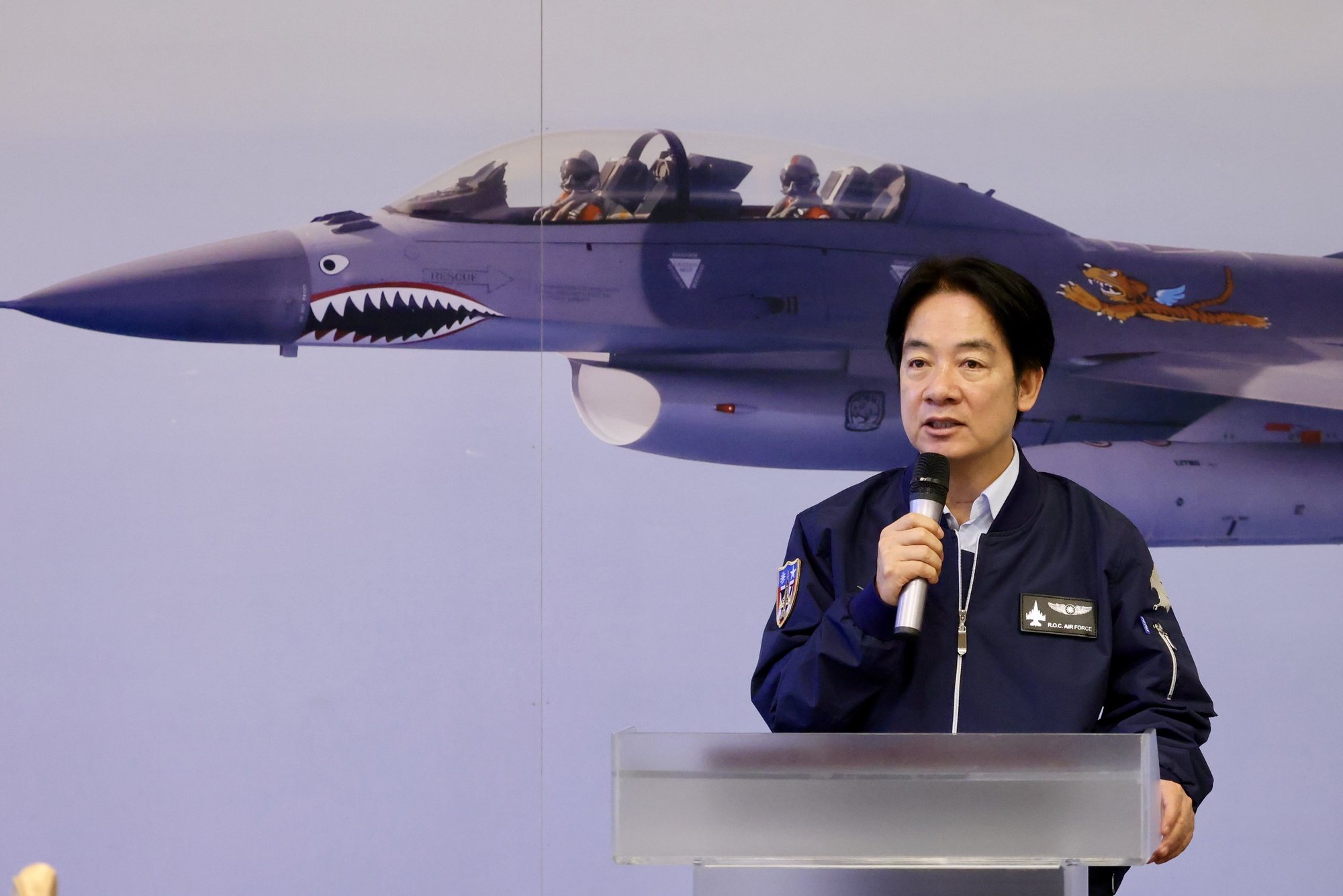 epa11374569 Taiwan President William Lai (Lai Ching-te), speaks to Air Force personnel during his visit inside an air base in Haulien, Taiwan, 28 May 2024. During the visit, Lai gave thanks for the efforts and respect of the Taiwanese armed forces, specifically in reference to the recently concluded Chinese military exercise that encircled Taiwan.  EPA/RITCHIE B. TONGO