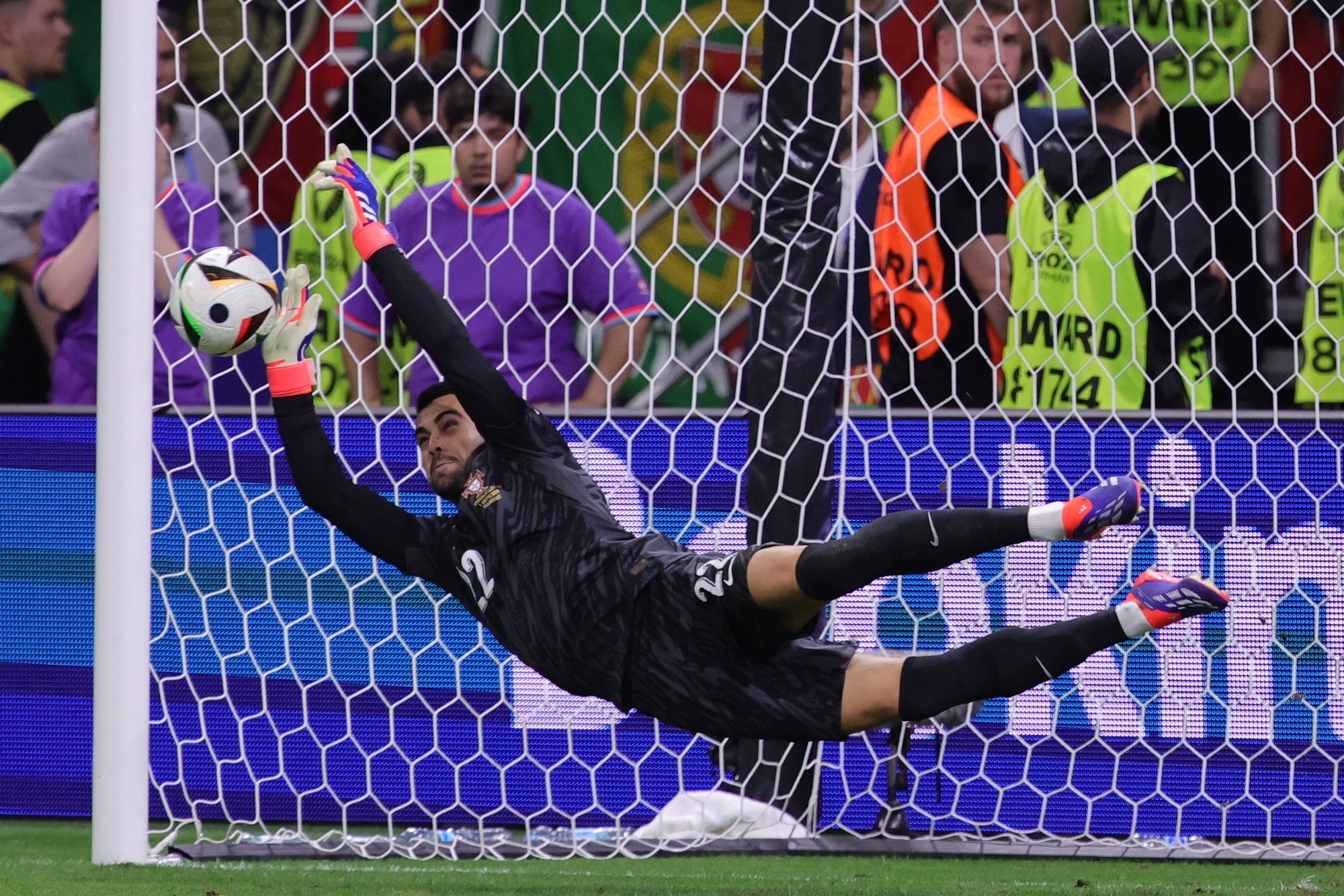 epa11451492 Goalkeeper Diogo Costa of Portugal saves a penalty during the penalty shootout of the UEFA EURO 2024 Round of 16 soccer match between Portugal and Slovenia, in Frankfurt Main, Germany, 01 July 2024.  EPA/OLIVIER MATTHYS