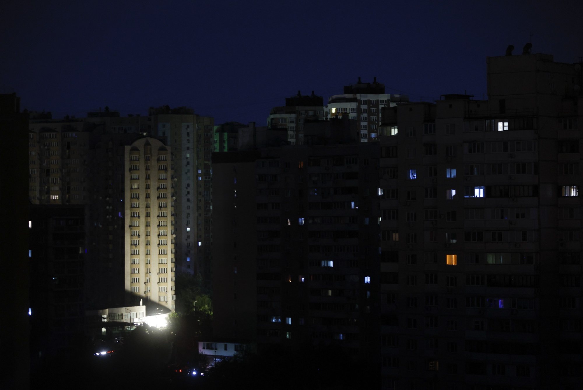 epa11384743 A residential area during an electricity blackout in Kyiv, Ukraine, 01 June 2024, amid the ongoing Russian invasion. Ukraine started cutting electricity following Russian rocket and drone shelling of critical infrastructure in several areas of Ukraine the previous night. Russian troops entered Ukrainian territory on 24 February 2022, starting a conflict that has provoked destruction and a humanitarian crisis.  EPA/SERGEY DOLZHENKO