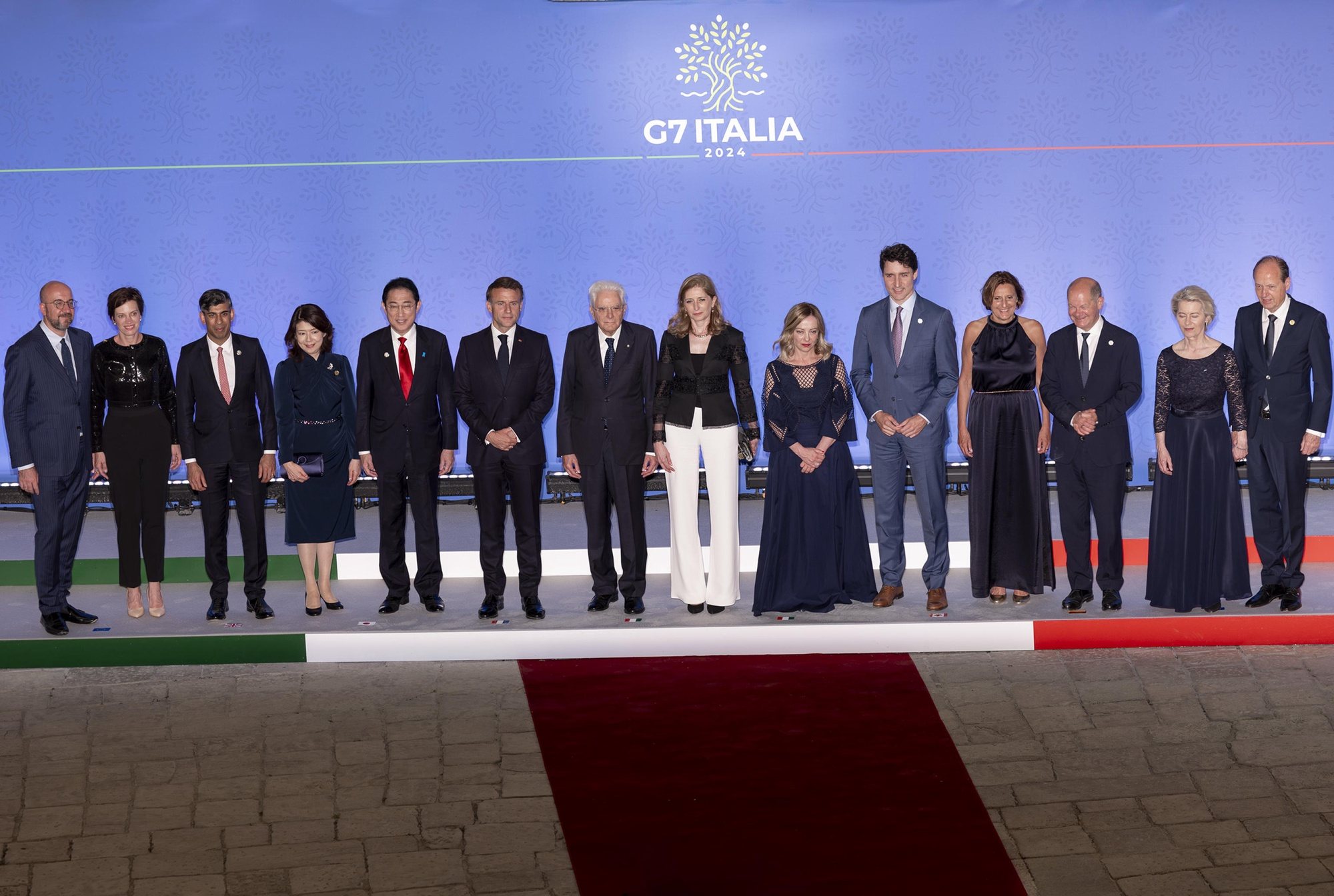 epa11408774 A handout photo made available by the Quirinale Press Office showing a family photo during the G7 Summit in Borgo Egnazia, Brindisi, Italy, 13 June 2024. The 50th G7 summit will bring together the Group of Seven member states leaders in Borgo Egnazia resort in southern Italy from 13 to 15 June 2024.  EPA/PAOLO GIANDOTTI / QUIRINALE HANDOUT  HANDOUT EDITORIAL USE ONLY/NO SALES HANDOUT EDITORIAL USE ONLY/NO SALES