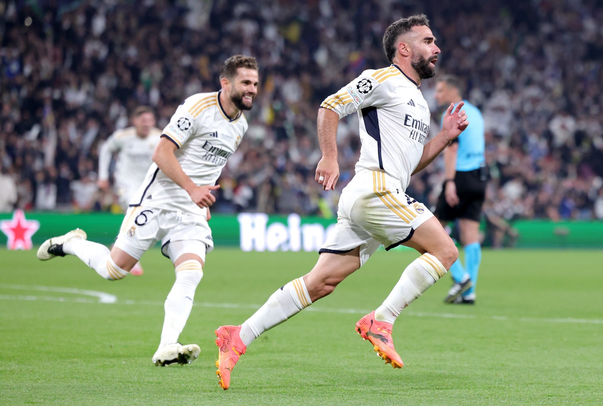 epa11384609 Dani Carvajal of Madrid celebrates after scoring the opening goal during the UEFA Champions League final match of Borussia Dortmund against Real Madrid, in London, Britain, 01 June 2024.  EPA/NEIL HALL