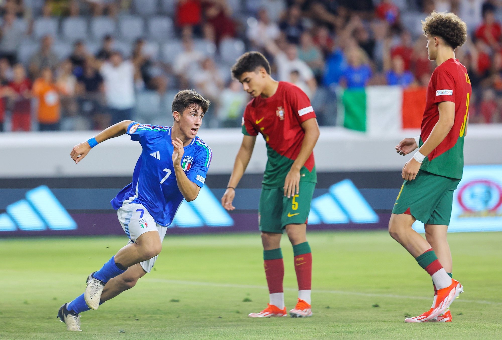 epa11391864 Federico Coletta (L) of Italy celebrates after scoring the opening goal during the UEFA Under-17 final between Italy and Portugal in Limassol, Cyprus, 05 June 2024.  EPA/CHARA SAVVIDES