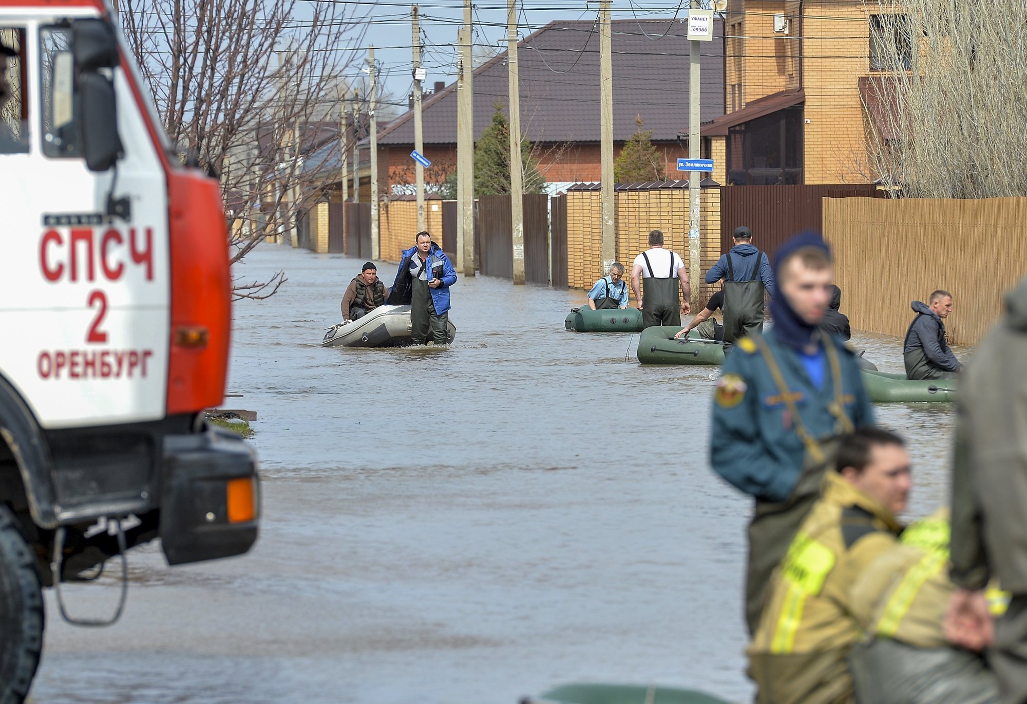 epa11274872 Russian Emergency ministry rescuers evacuate local residents from the flooded residential area in Orenburg, Orenburg region, Russia, 12 April 2024. Orenburg Mayor Sergei Salmin said that the flood situation in the city has become extremely dangerous. Over the past ten hours, the water level in the Urals has risen by 40 cm and is now 1143 cm. A mass evacuation has been announced in the city. In total, more than 10 thousand residential buildings were flooded in the region, 40 percent of them cannot be restored. The Ministry of Health reported 14 people hospitalized due to the floods.  EPA/STRINGER