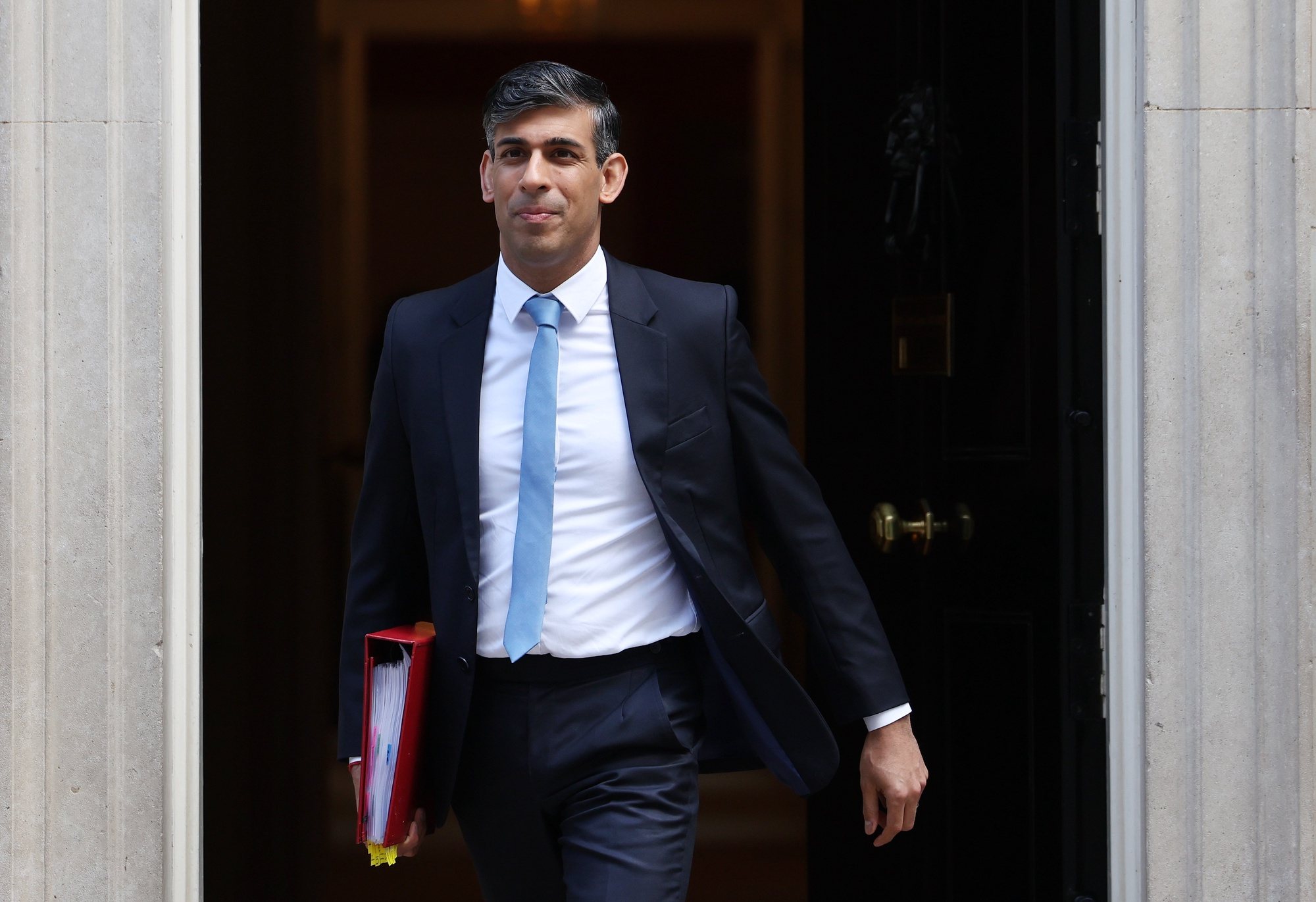 epa11283960 British Prime Minister Rishi Sunak departs 10 Downing Street for Prime Ministers Questions at the Parliament in London, Britain, 17 April 2024.  EPA/ANDY RAIN