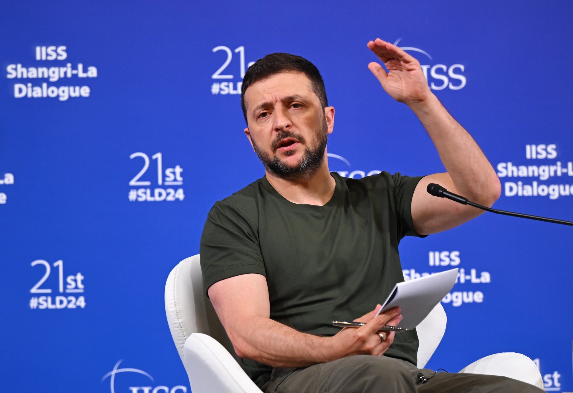 epa11385112 Ukraine&#039;s President Volodymyr Zelensky gestures as he speaks during a press conference on the sideline of the International Institute for Strategic Studies (IISS) 21th Shangri-La Dialogue in Singapore, 02 June 2024. Zelensky is in Singapore to attend the IISS Shangri-la Dialogue, an annual high level defence summit in the Asia Pacific region.  EPA/SHINTARO TAY/THE STRAITS TIMES SINGAPORE OUT