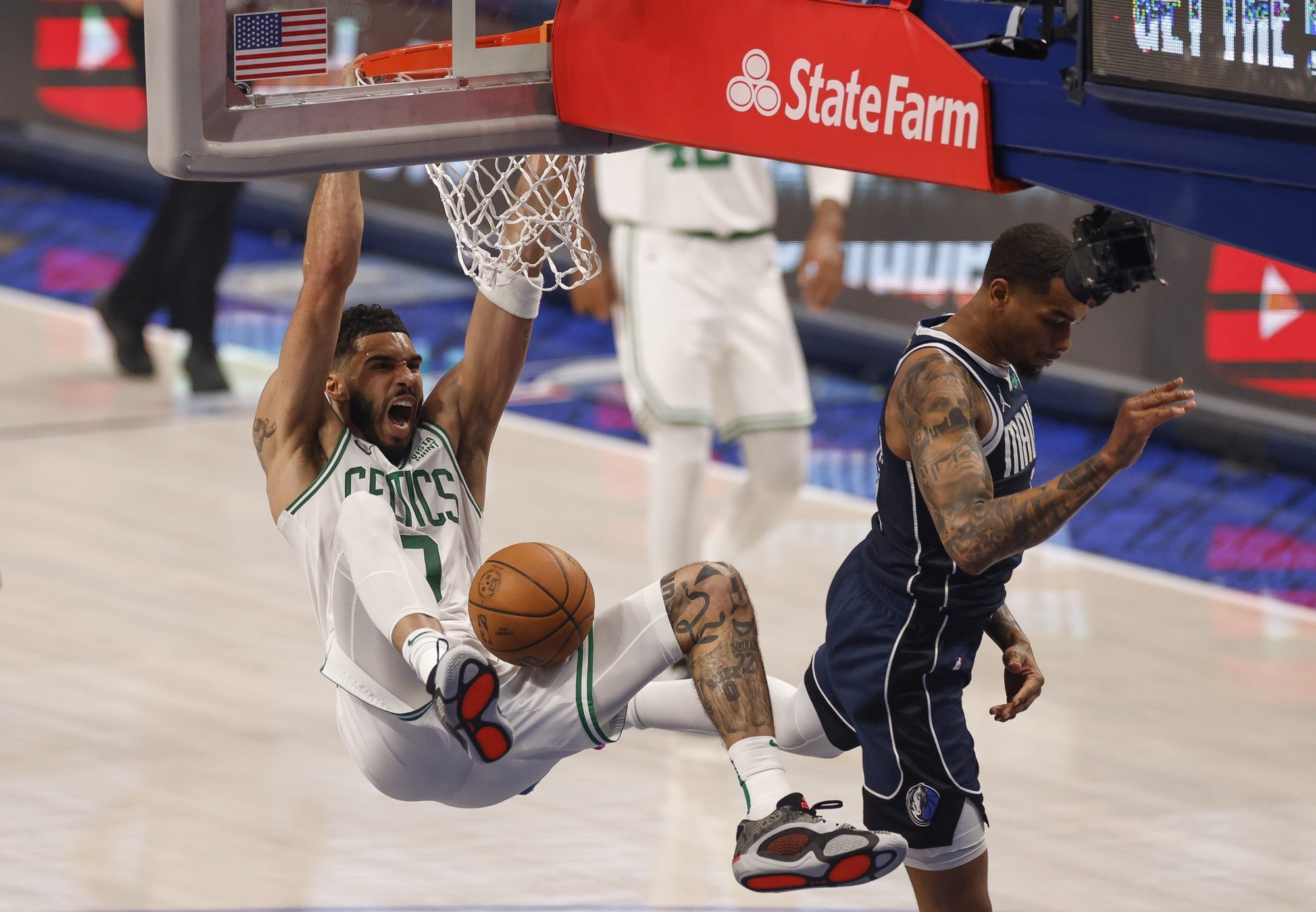 epaselect epa11406924 Boston Celtics forward Jayson Tatum dunks against Dallas Mavericks forward P.J. Washington during the first half of the NBA Finals game three in Arlington, Texas, USA, 12 June 2024.  EPA/ADAM DAVIS SHUTTERSTOCK OUT