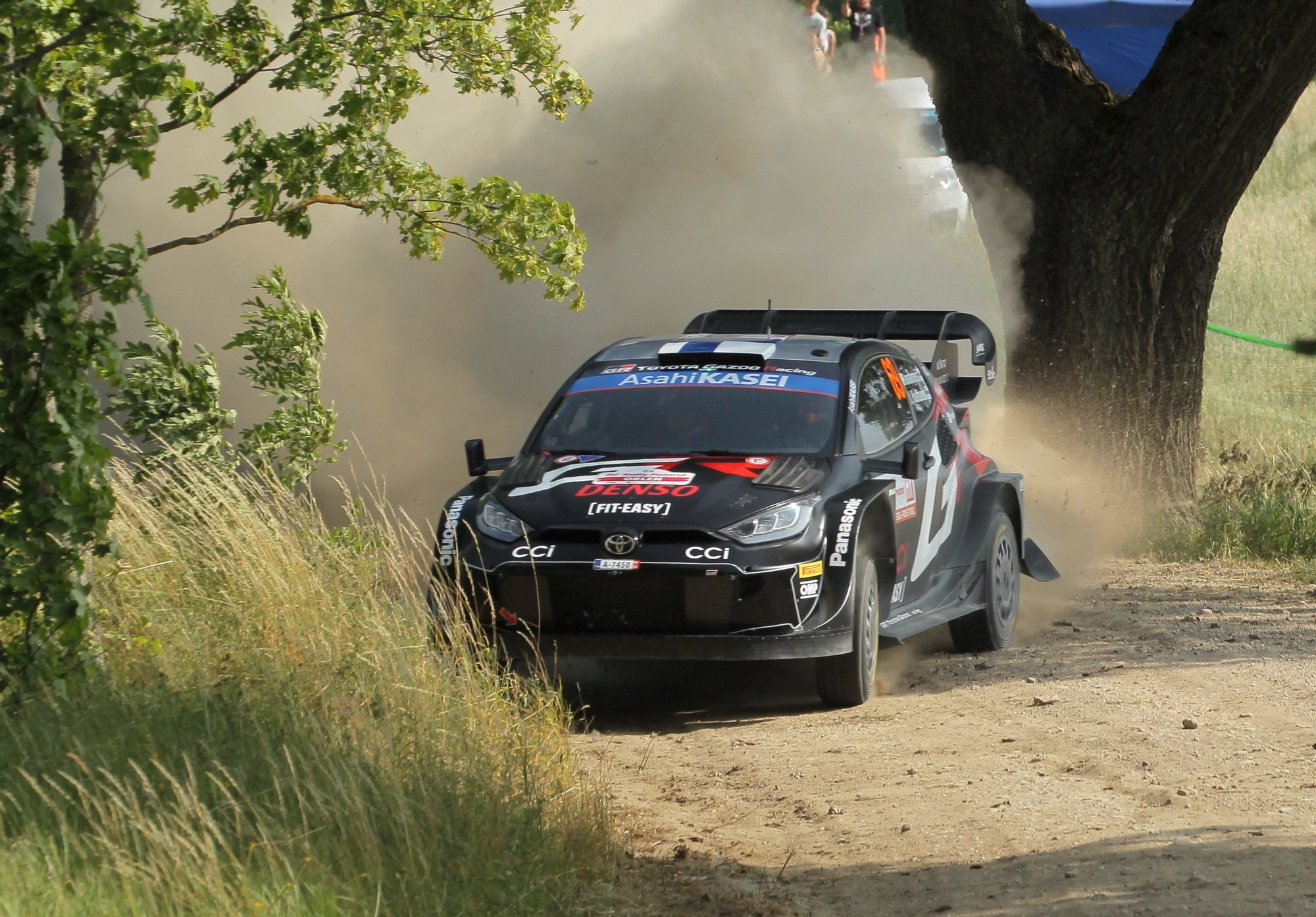 epa11447000 Kalle Rovanpera from Finland drives the Toyota GR Yaris Rally on route 16 of the &#039;Gmina Mrogowo&#039; special stage during day 4 of the 80th Rally Poland 2024 as part of the World Rally Championship (FIA), in Baranowo, Poland, 30 June, 2024.  EPA/Tomasz Waszczuk POLAND OUT