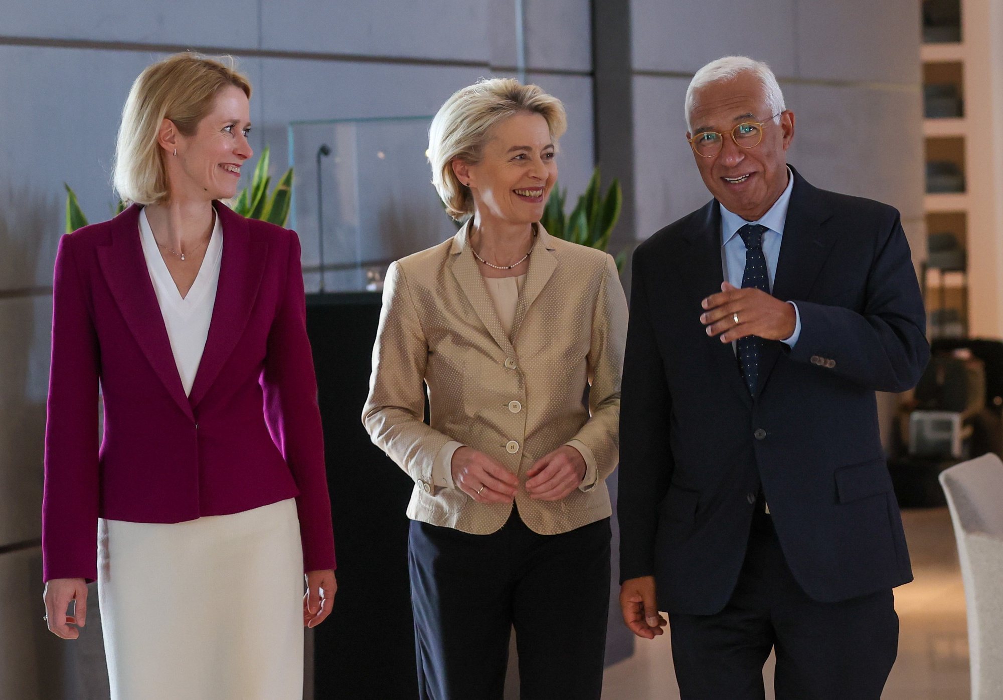 epa11443270 (L-R) Estonian Prime Minister Kaja Kallas, European Commission President Ursula Von der Leyen and former Portuguese Prime Minister Antonio Costa, during a meeting at Brussels Airport, a day after the EU summit in Brussels, Belgium, 28 June 2024. EU leaders agreed on proposing Ursula Von der Leyen as candidate for President of the European Commission and Kaja Kallas as High Representative of the Union for Foreign Affairs and Security Policy, while Antonio Costa was elected as European Council President during a summit to discuss the Strategic Agenda 2024-2029, the next institutional cycle, Ukraine, the Middle East, competitiveness, security and defense, among other topics.  EPA/OLIVIER HOSLET / POOL