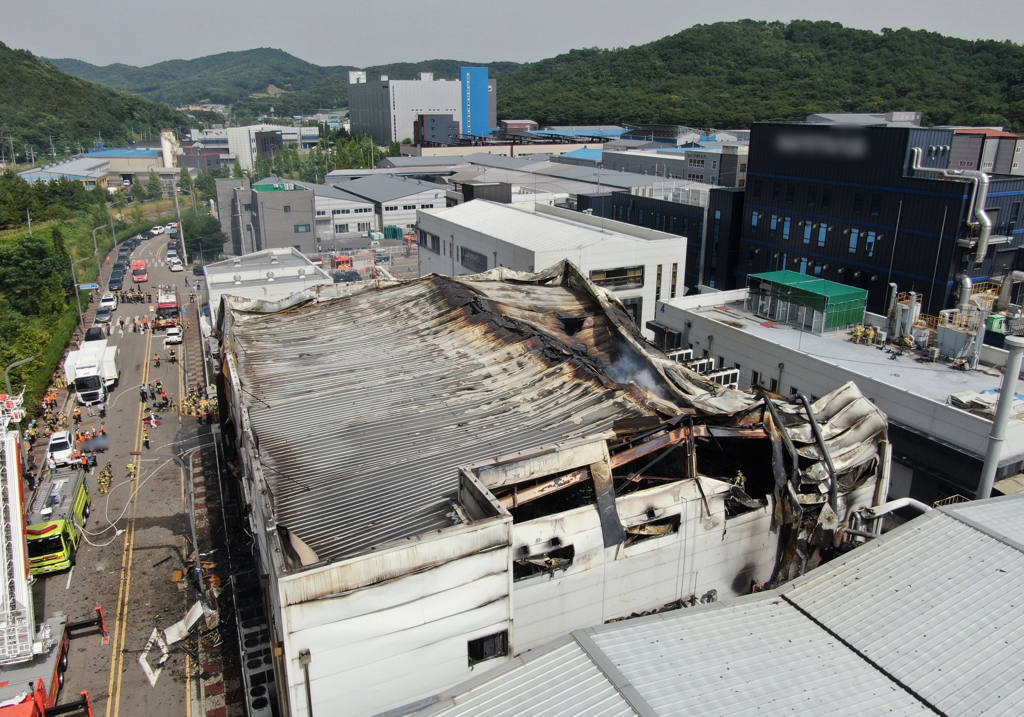 epa11433779 A general view of the burnt primary lithium battery factory following a devastating fire in Hwaseong, South Korea, 24 June 2024. The fire reportedly left at least 20 workers dead.  EPA/YONHAP / POOL SOUTH KOREA OUT