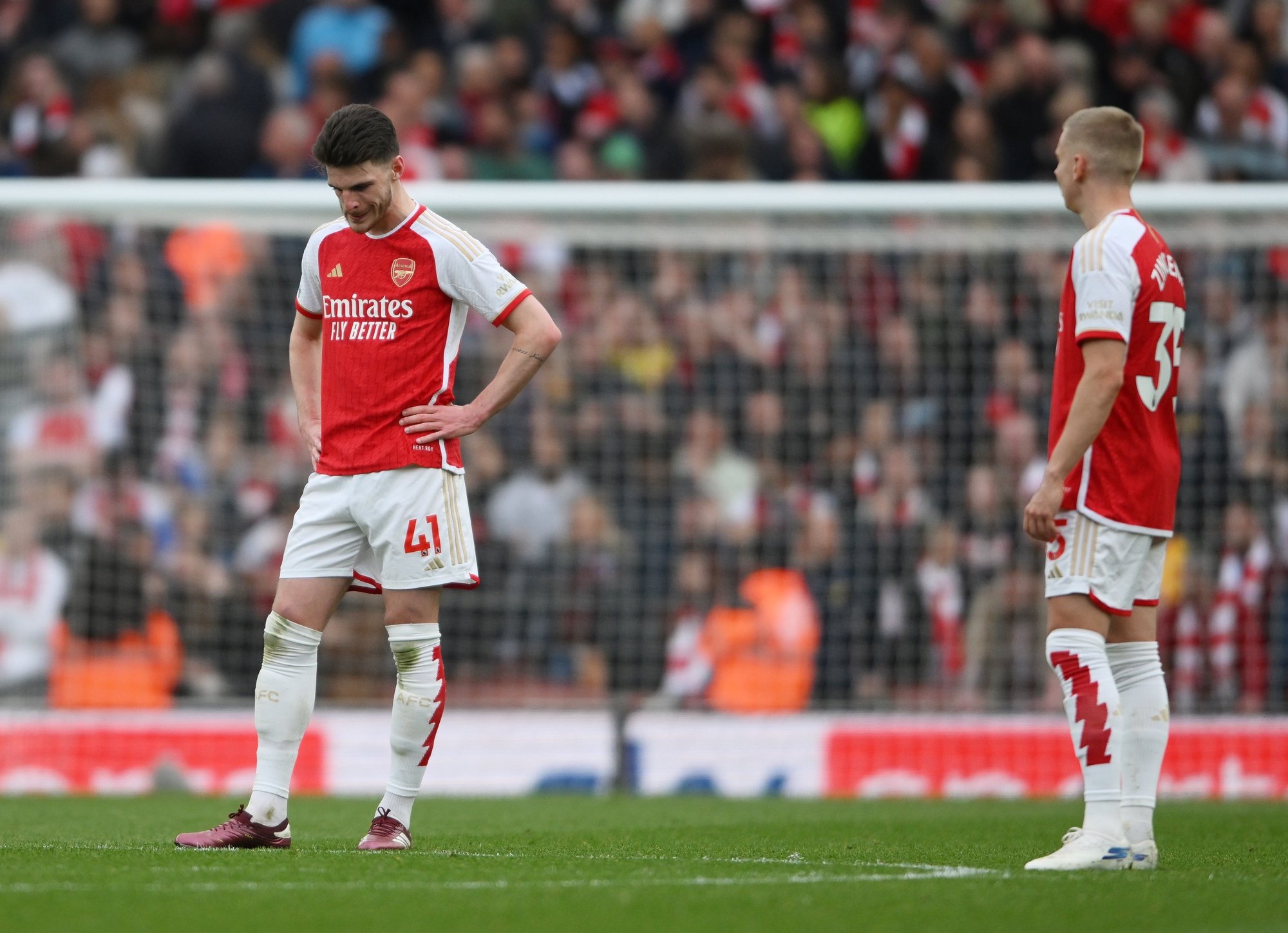 epa11278681 Arsenal’s Declan Rice (L) and Oleksandr Zinchenko stand dejected as Aston Villa score their second goal during the English Premier League soccer match between Arsenal FC and Aston Villa, in London, Britain, 14 April 2024.  EPA/DANIEL HAMBURY EDITORIAL USE ONLY. No use with unauthorized audio, video, data, fixture lists, club/league logos, &#039;live&#039; services or NFTs. Online in-match use limited to 120 images, no video emulation. No use in betting, games or single club/league/player publications.