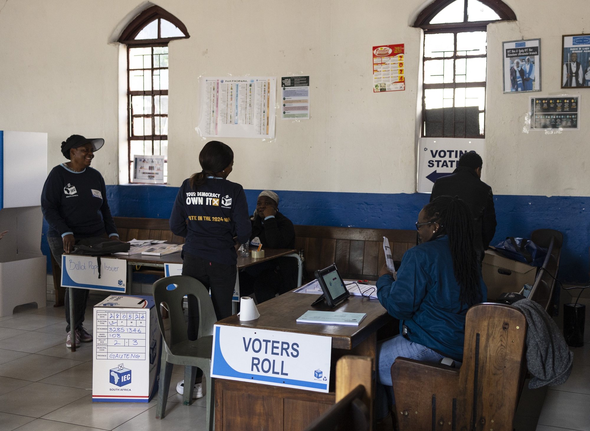 epa11374993 IEC (Independent Electoral Commission) staff wait for voters to cast their votes during the special voting day of the 2024 general election at a church in Alexandra township in Johannesburg, South Africa, 28 May 2024. Special voting allows those who are not able to vote on the main voting day to cast their ballot the day before. South Africans go to the polls on 29 May for the elections that come 30 years after the end of Apartheid and the first free and fair elections in the country.  EPA/KIM LUDBROOK