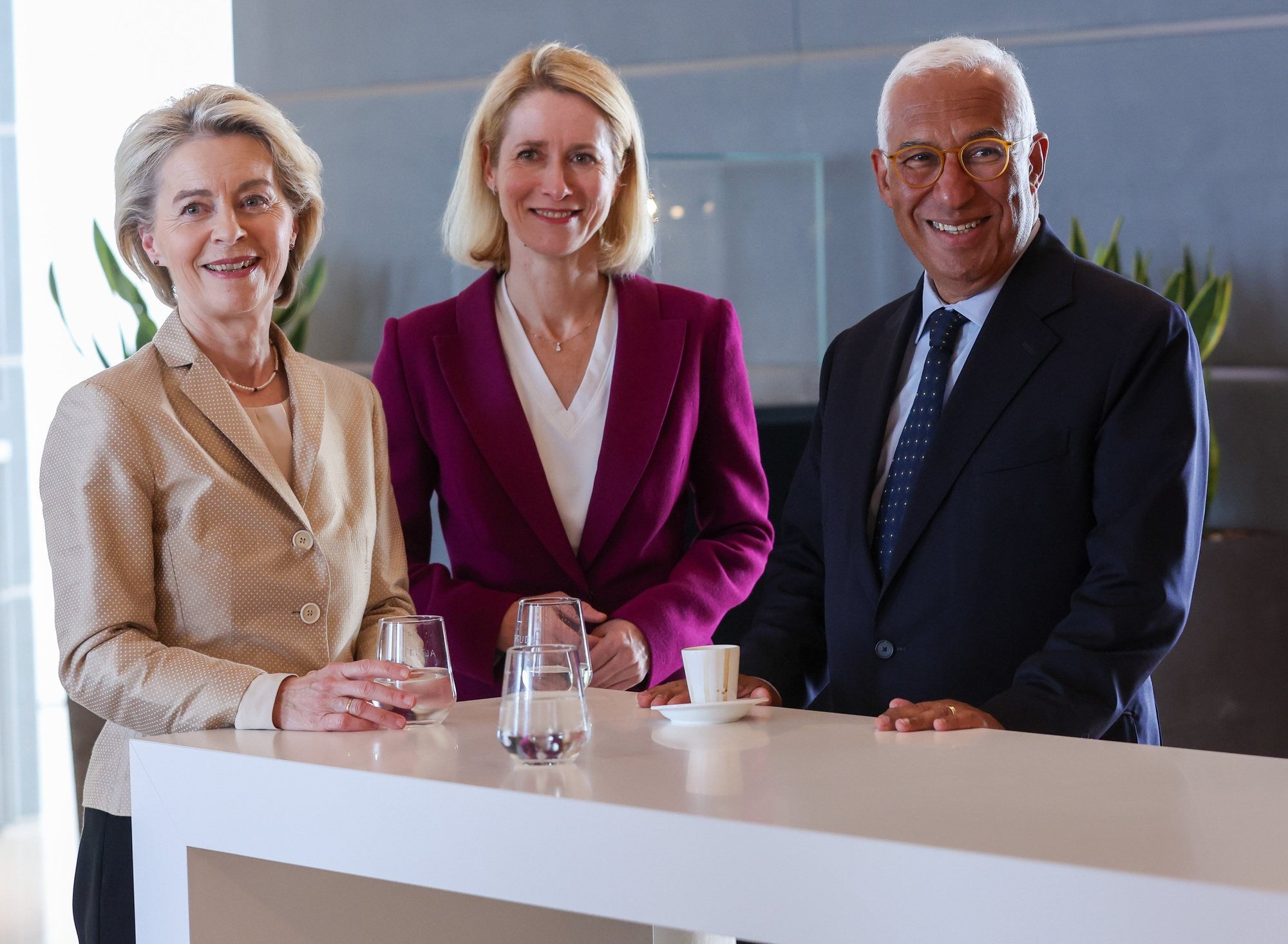 epa11443269 (L-R) European Commission President Ursula Von der Leyen, Estonian Prime Minister Kaja Kallas, and former Portuguese Prime Minister Antonio Costa, during a meeting  at Brussels Airport, a day after the EU summit in Brussels, Belgium, 28 June 2024. EU leaders agreed on proposing Ursula Von der Leyen as candidate for President of the European Commission and Kaja Kallas as High Representative of the Union for Foreign Affairs and Security Policy, while Antonio Costa was elected as European Council President during a summit to discuss the Strategic Agenda 2024-2029, the next institutional cycle, Ukraine, the Middle East, competitiveness, security and defense, among other topics.  EPA/OLIVIER HOSLET / POOL