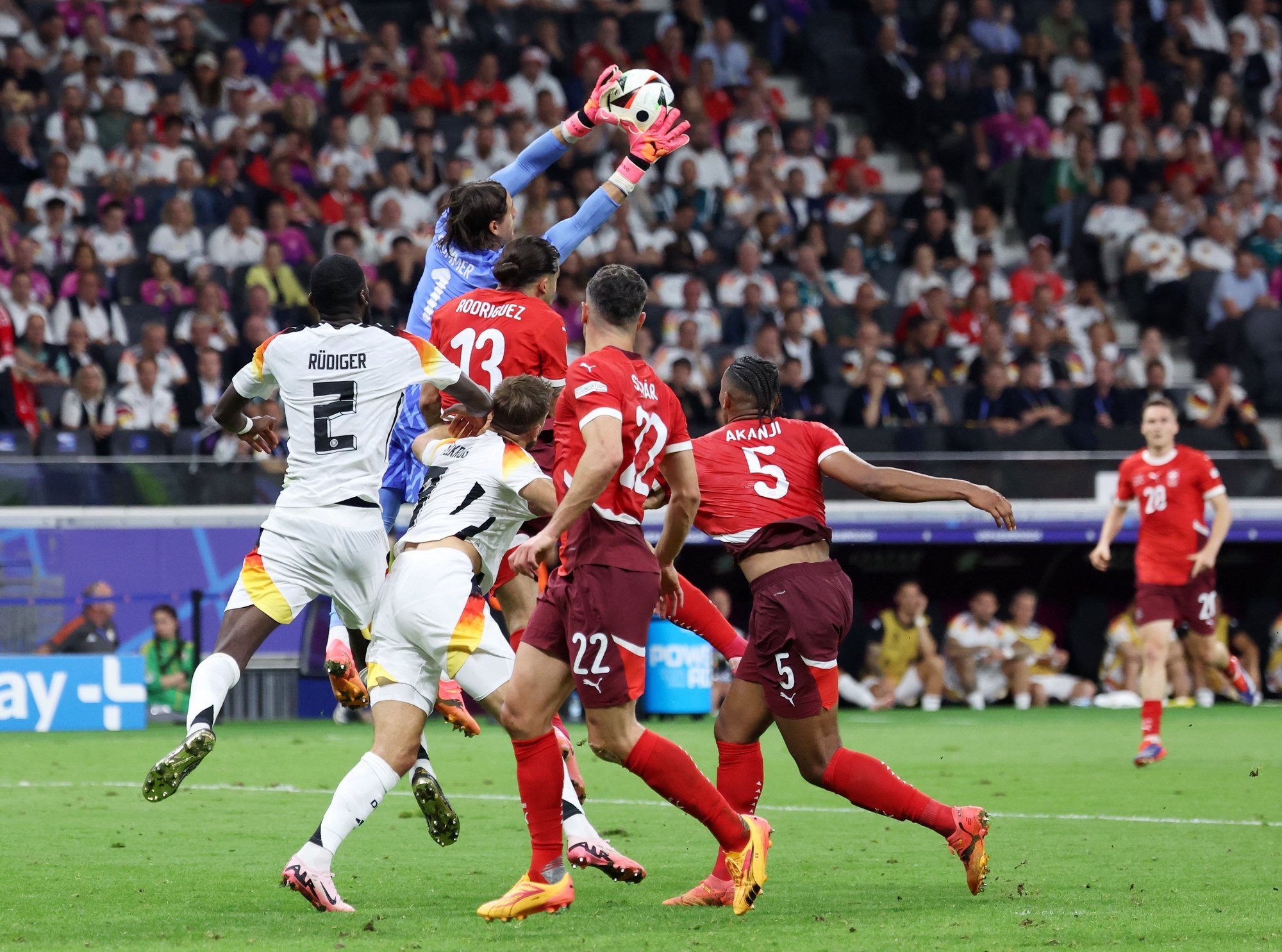 epa11433204 Switzerland goalkeeper Yann Sommer (2L) in action during the UEFA EURO 2024 group A soccer match between Switzerland and Germany, in Frankfurt am Main, Germany, 23 June 2024.  EPA/CHRISTOPHER NEUNDORF