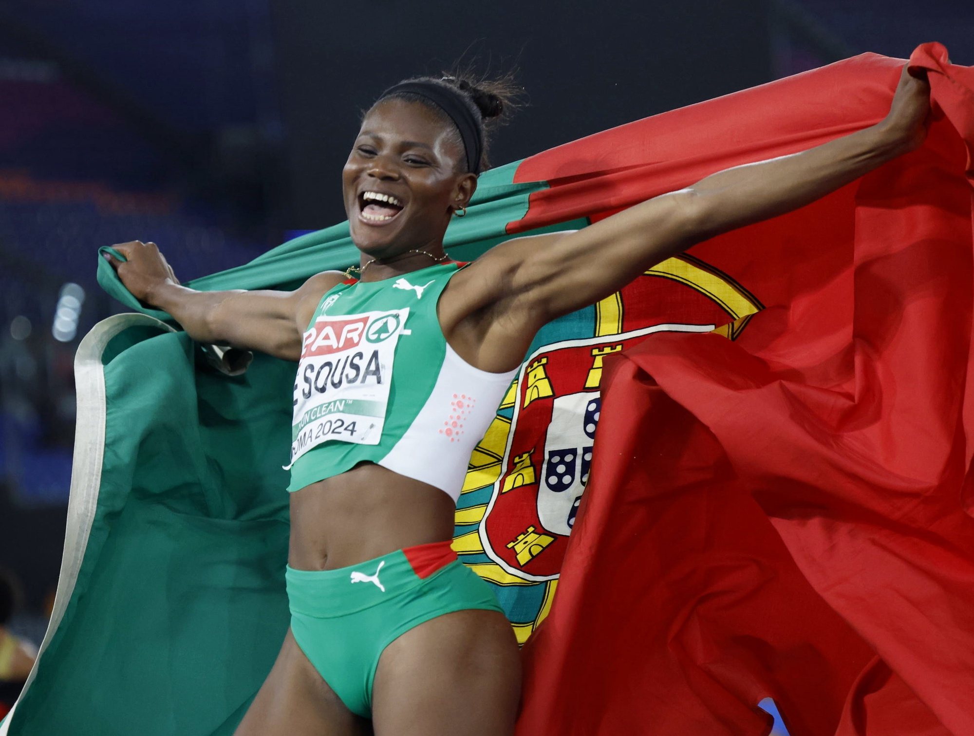 epa11406778 Portugal&#039;s Agate De Sousa celebrates after winning the bronze medal in the women&#039;s long jump final at the European Athletics Championships 2024 at Olimpico Stadium in Rome, Italy, 12 June 2024.  EPA/FABIO FRUSTACI