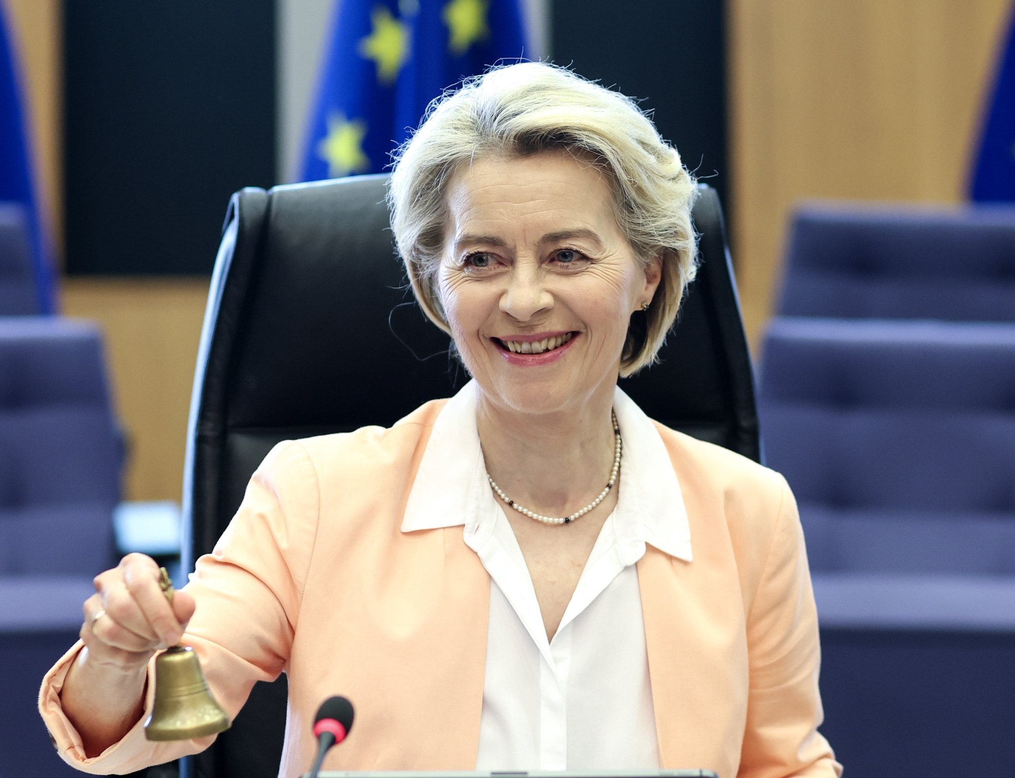 epa11438448 European Commission President Ursula von der Leyen opens the weekly meeting of the European College of Commissioners in Brussels, Belgium, 26 June 2024. Von der Leyen is expected to be officially re-elected as the next president of the European Commission during the EU Summit taking place on 27 and 28 June in Brussels.  EPA/OLIVIER HOSLET