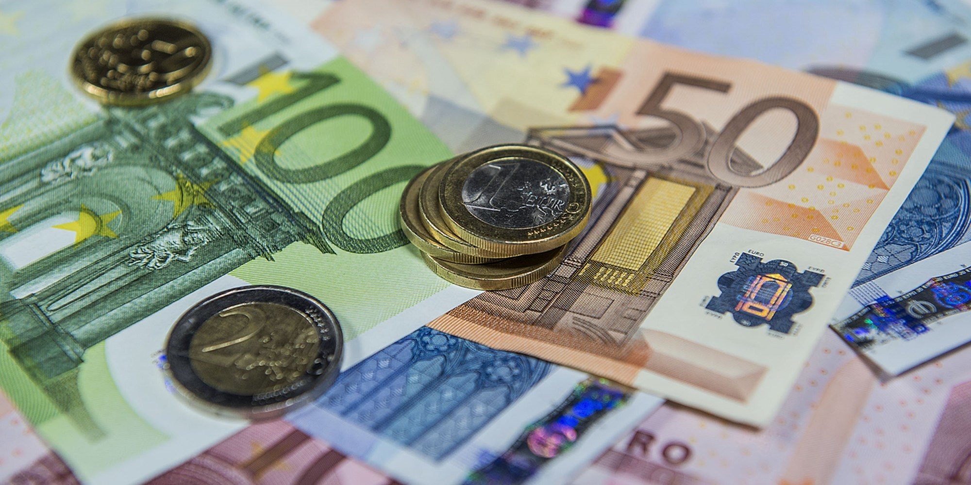 O euro começou a circular fisicamente a 1 de janeiro de 2002, há 20 anos