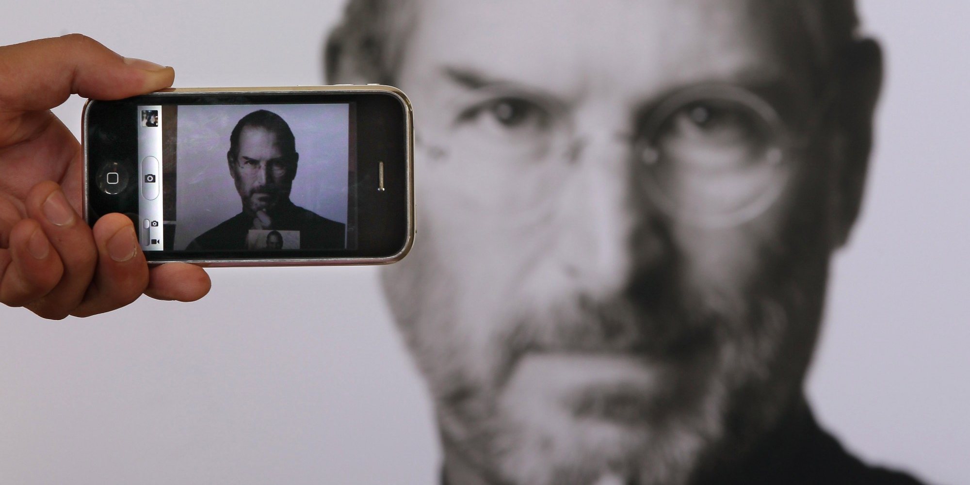 Steve Jobs apresentou o primeiro iPhone em janeiro de 2007.