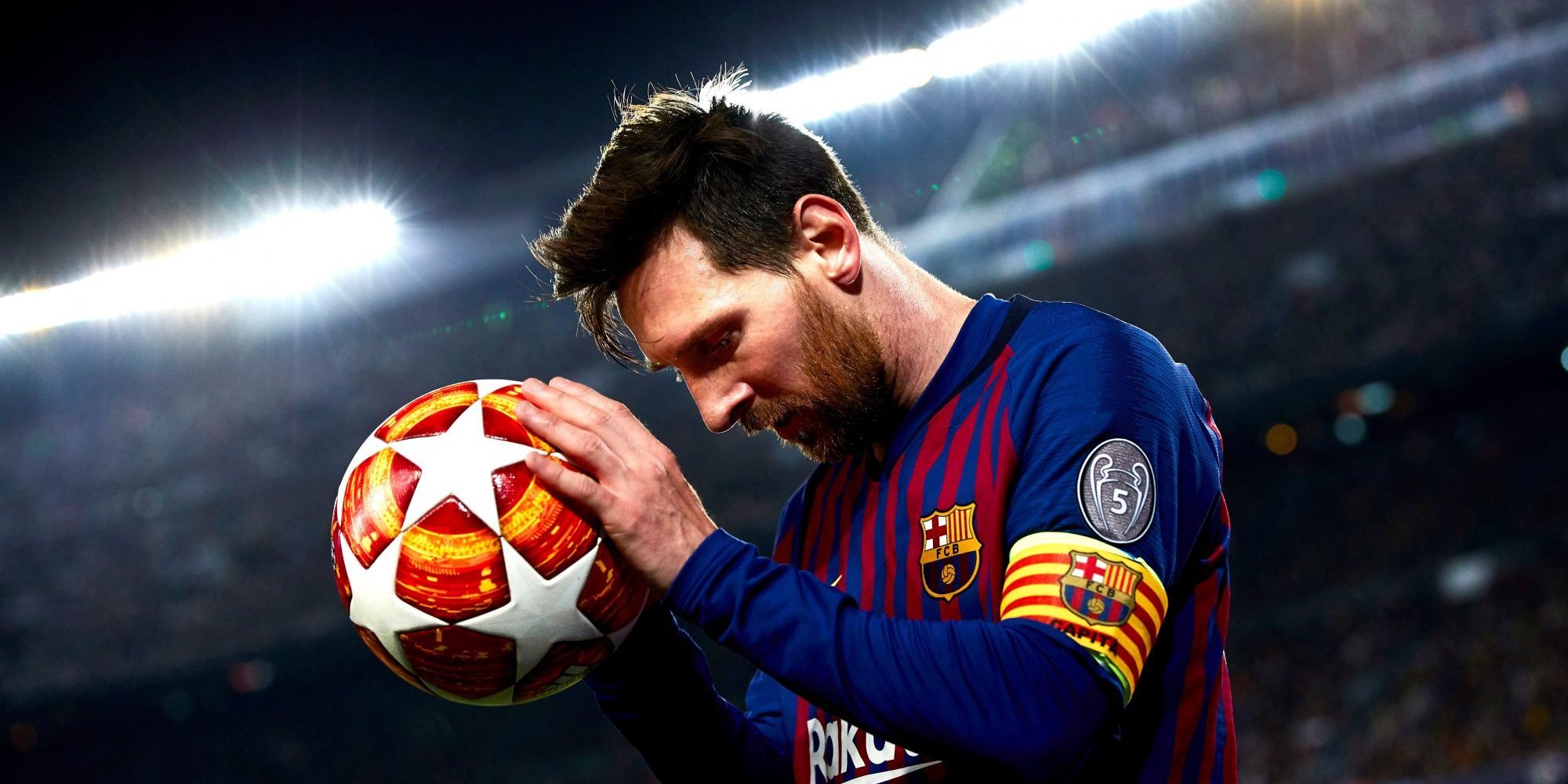 Lionel Messi sai do Barcelona 17 anos depois de se estrear na primeira equipa do Barcelona. Conquistou 34 troféus, incluindo quatro Ligas dos Campeões