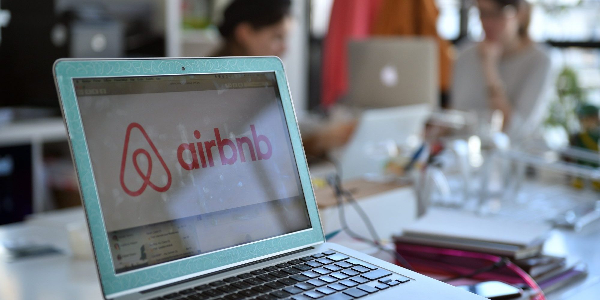 Várias plataformas digitais, como o Airbnb, Booking ou a Vinted, já criaram páginas de ajuda para explicar a DAC7 aos utilizadores