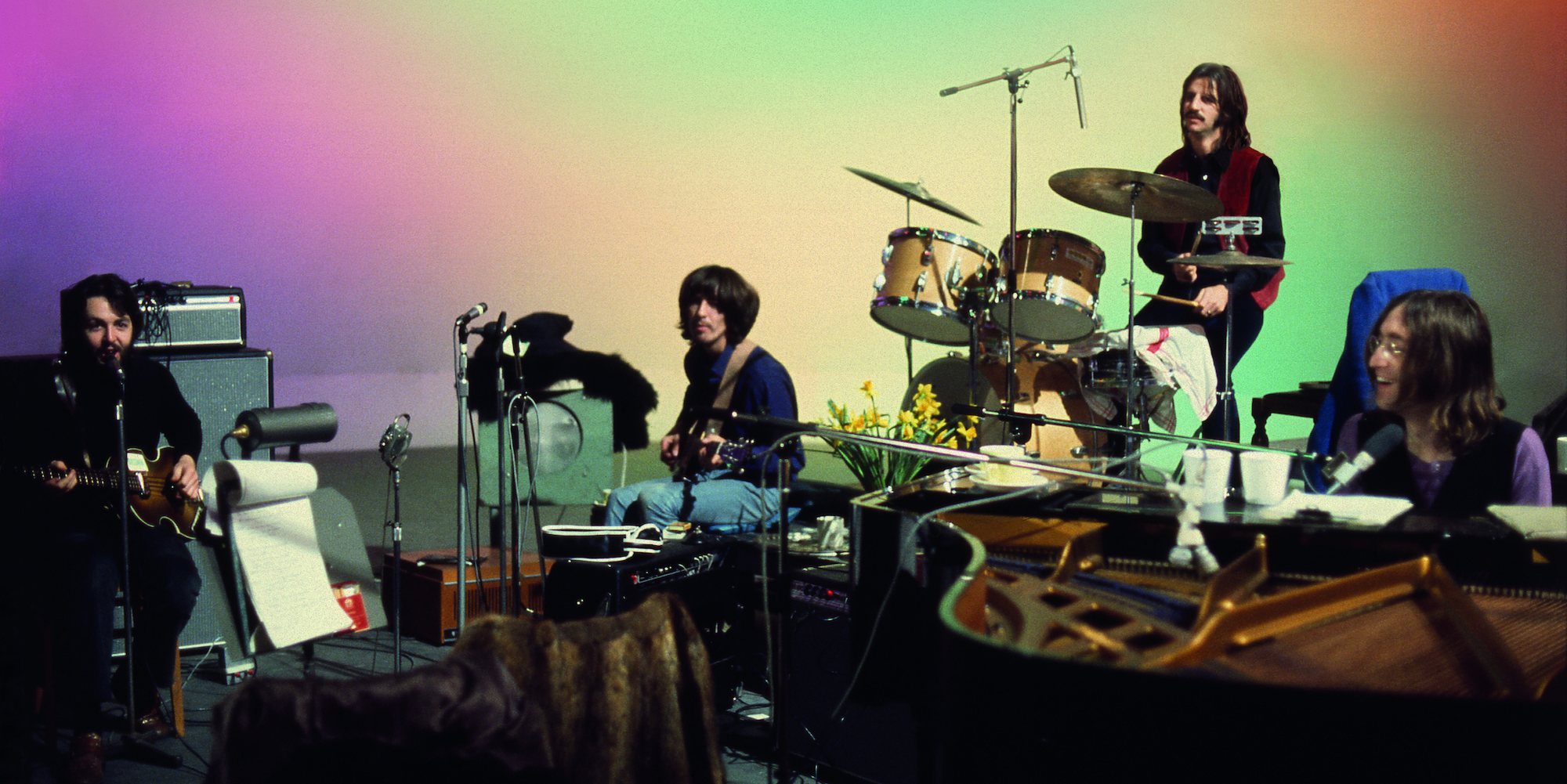 Em três episódios, &quot;Get Back&quot; mostra o dia-a-dia dos The Beatles em sessões de ensaio e gravação em janeiro de 1969, que resultariam no disco e filme &quot;Let It Be&quot;