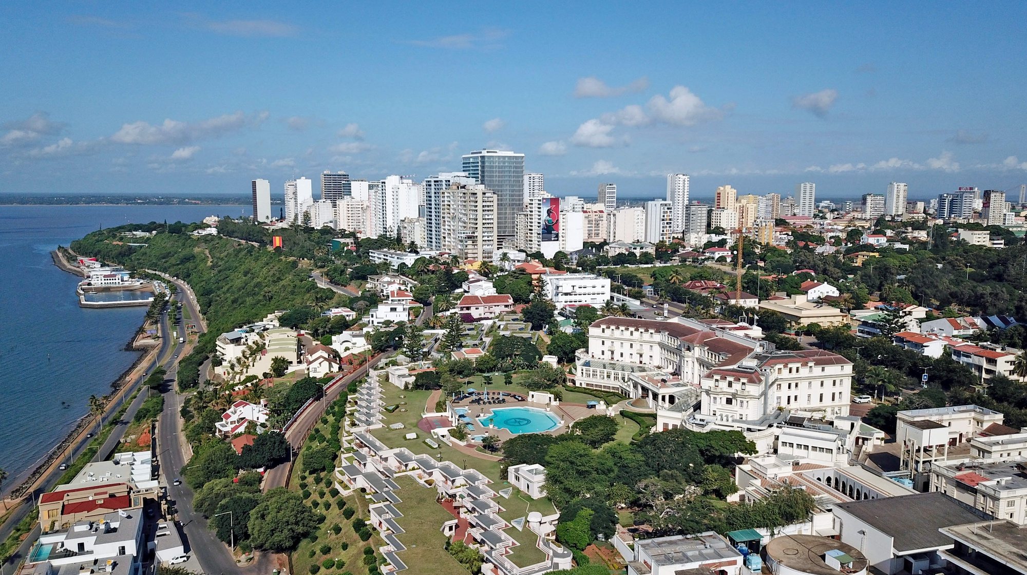 Fotografia aérea sobre o hotel Polana, em Maputo, Moçambique, 23 de abril de 2020. ANTÓNIO SILVA/LUSA