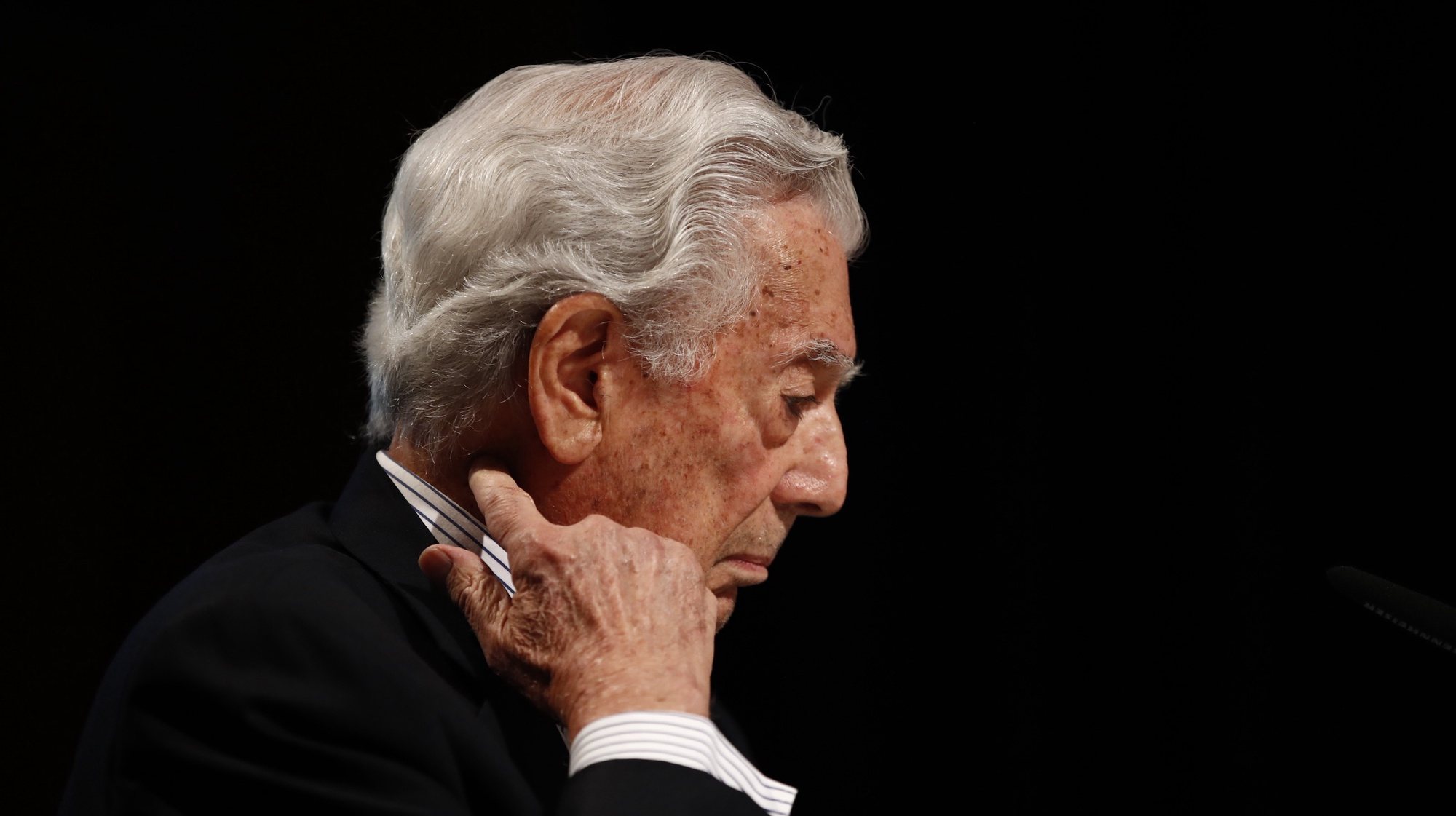 epa08730065 Peruvian writer Mario Vargas Llosa takes part in a tribute on he occasion of the 10th anniversary of his Nobel award, held at Cervantes Institute in Madrid, central Spain, 08 October 2020.  EPA/Javier Lopez