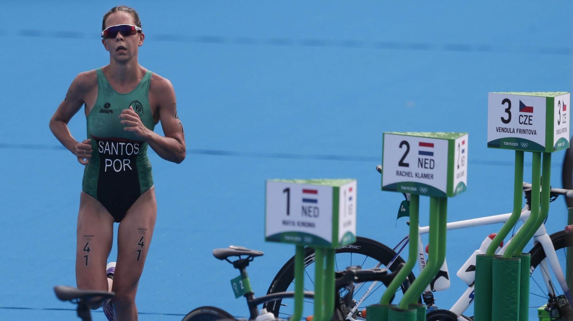 A triatleta Melanie Santos em ação na prova de Triatlo Feminino dos Jogos Olimpicos de Tóquio 2020, no Parque Maritimo de Odaiba em Tóquio, 27 de julho de 2021. TIAGO PETINGA/LUSA