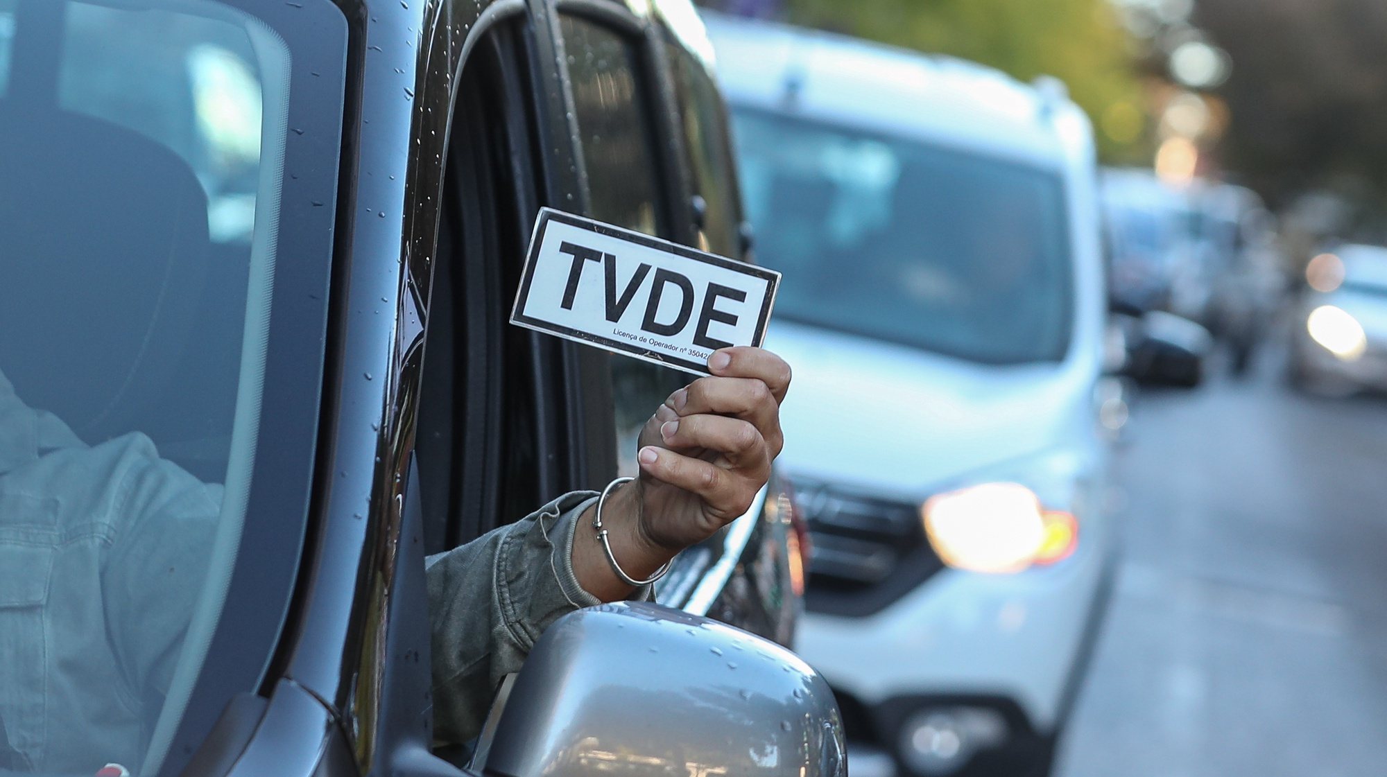 Protesto de motoristas e operadores de TVDE, em Lisboa, 03 de novembro de 2021. Esta ação tem como objetivo protestar contra a política de preços unilateral das plataformas Uber, Bolt e Freenow. ANTÓNIO COTRIM/LUSA