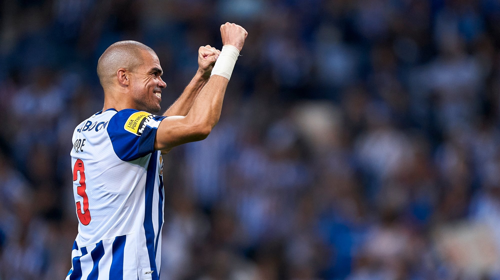 Pepe assinou mesmo mais um contrato com o FC Porto, ficando vinculado ao clube até aos 41 anos (pelo menos)