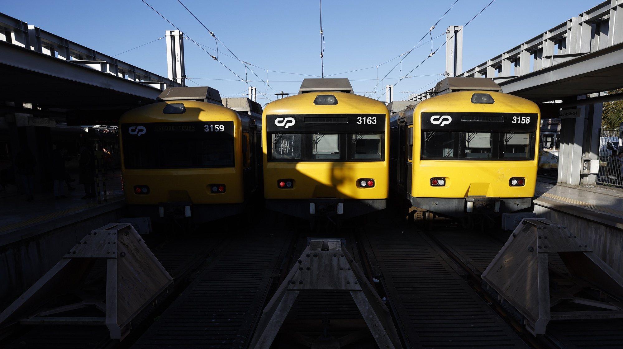 epa10456840 Trains at Cais do Sodre Station at the beginning of a strike by train drivers working for CP - Comboios de Portugal, called by the SMAQ union in Lisbon, Portugal, 09 February 2023. The strike is planned to run until 21 February. The workers demand salary increases, career improvements, better working and safety conditions, humanization of service scales, framed meal hours and reduction of rest periods away from headquarters, and the recognition and valorization of the professional and training requirements of train drivers by the new legislative framework.  EPA/ANTONIO PEDRO SANTOS
